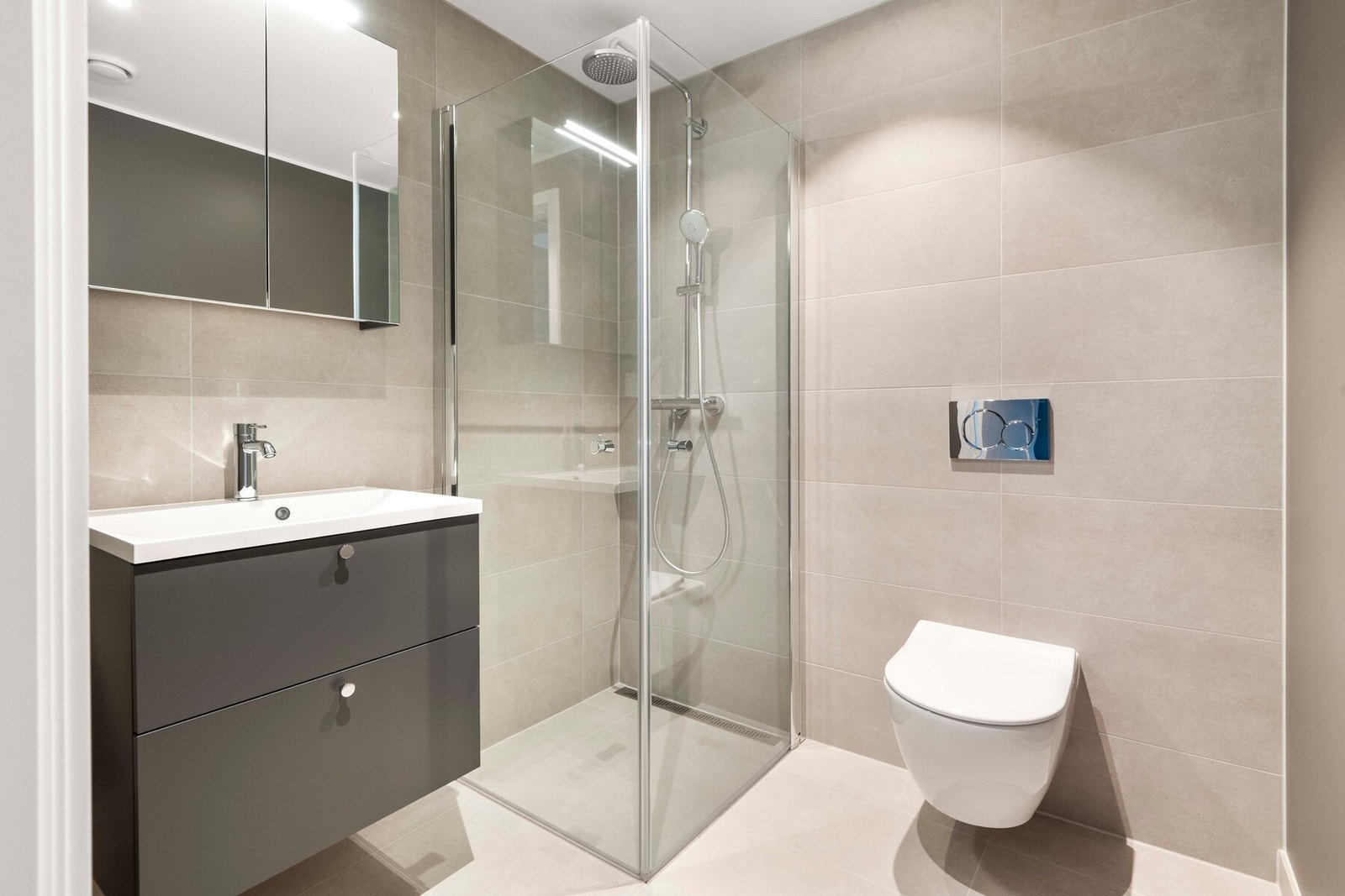 Fra hovedsoverommet er det tilgang til et privat bad. Galleribilde