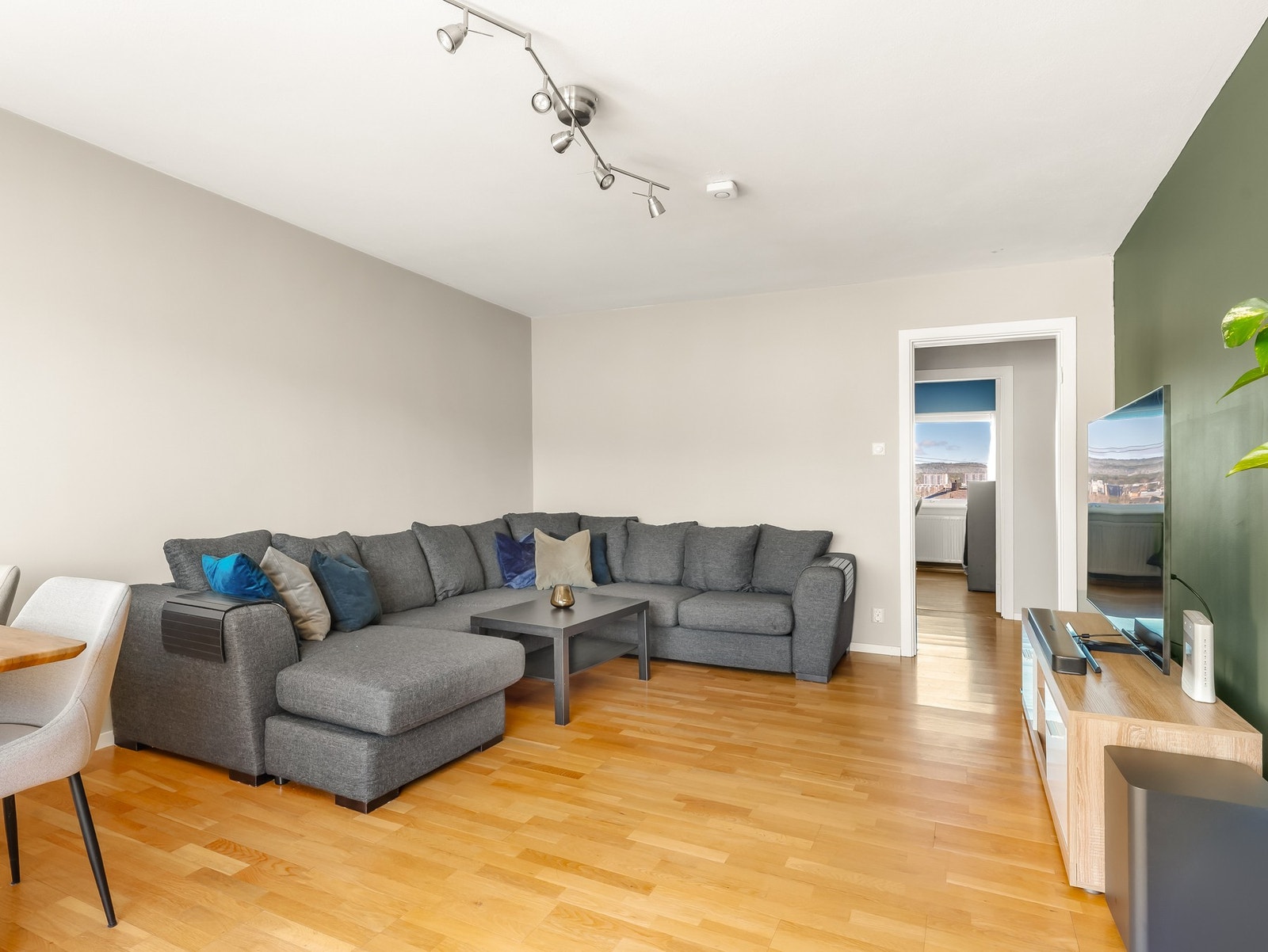 Varmtvann og fyring er inkludert i felleskostnader. Galleribilde