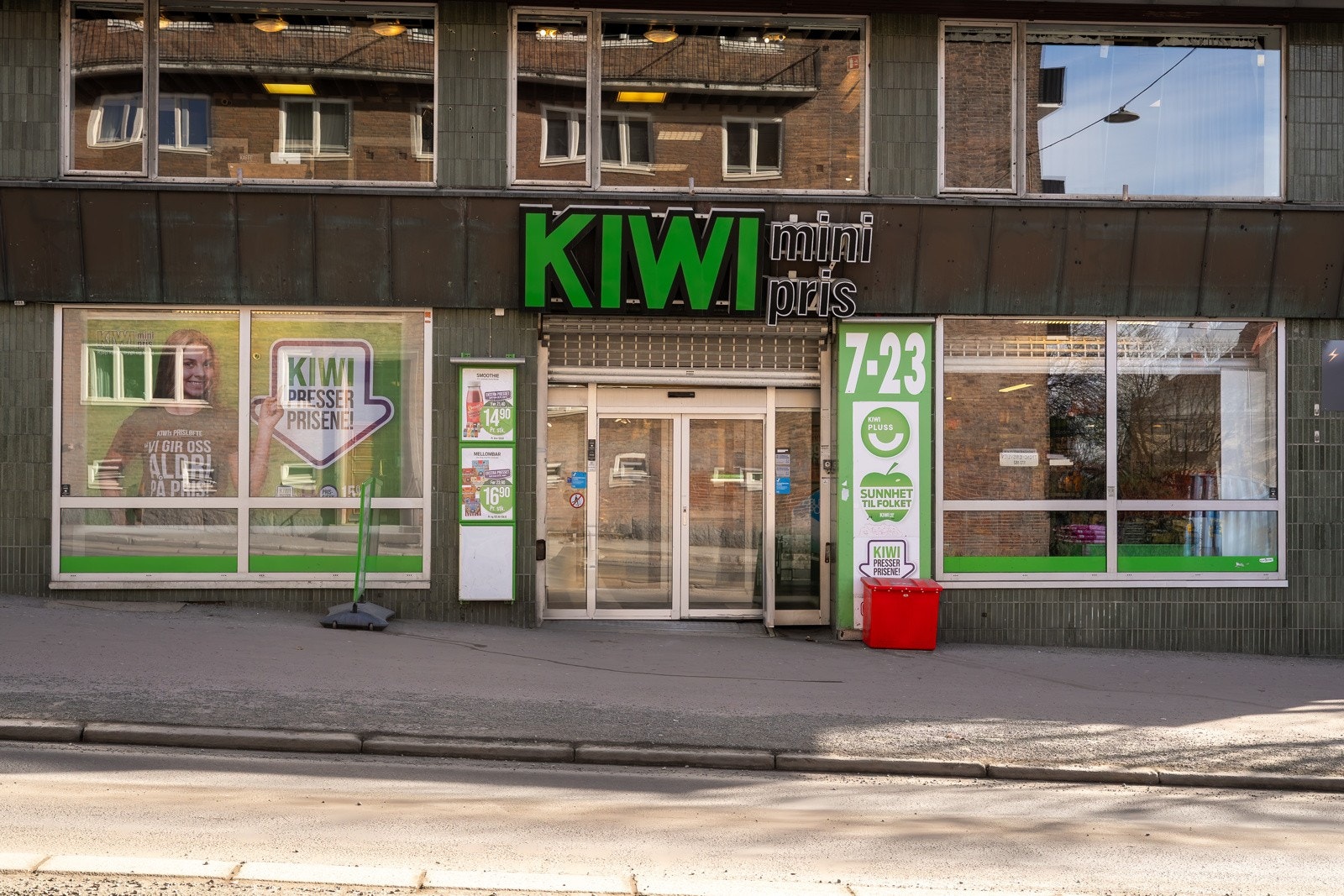 Nærområde - KIWI Rosenhoff er nærmeste butikk, ca. 250 meter unna leiligheten Galleribilde