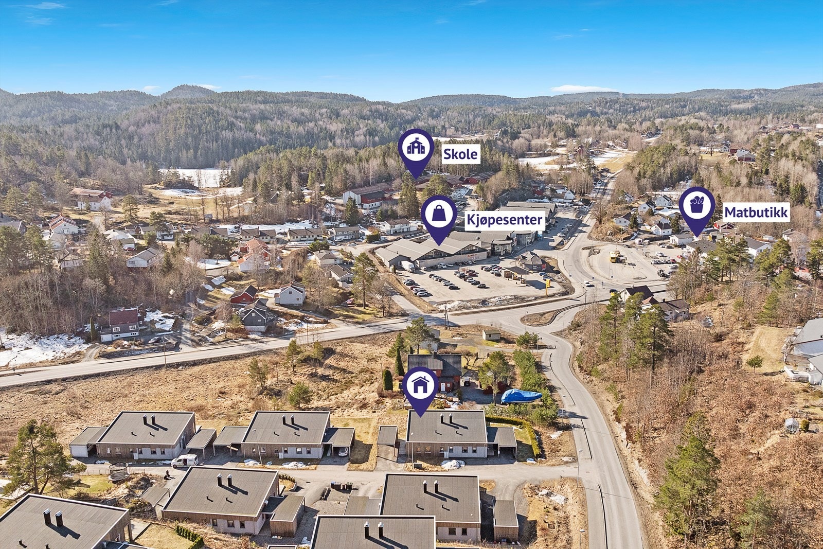 Dronefoto som viser boligens svært sentrale beliggenhet Galleribilde