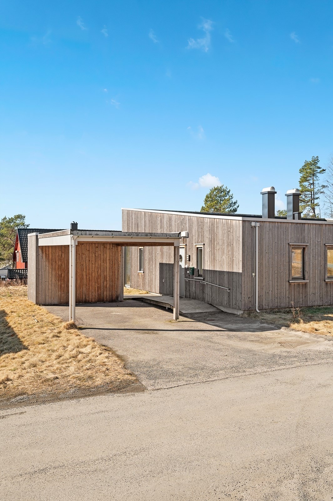Fasade med carport Galleribilde