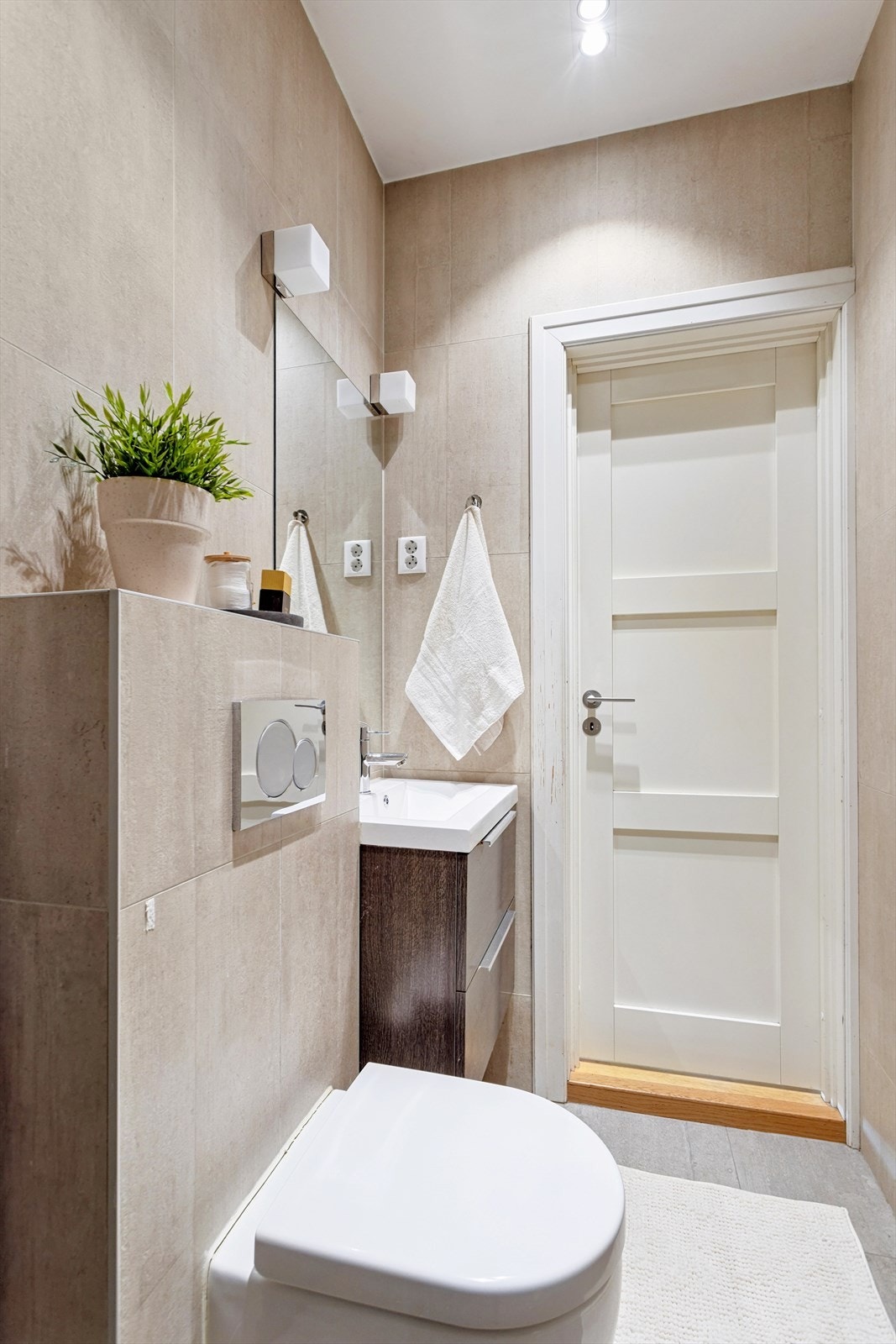 Badet har varmekabler i gulvet og høytalere i taket Galleribilde