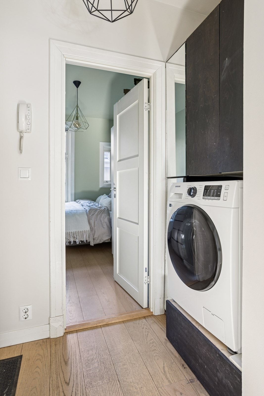 Opplegg for vaskemaskin i entréen Galleribilde