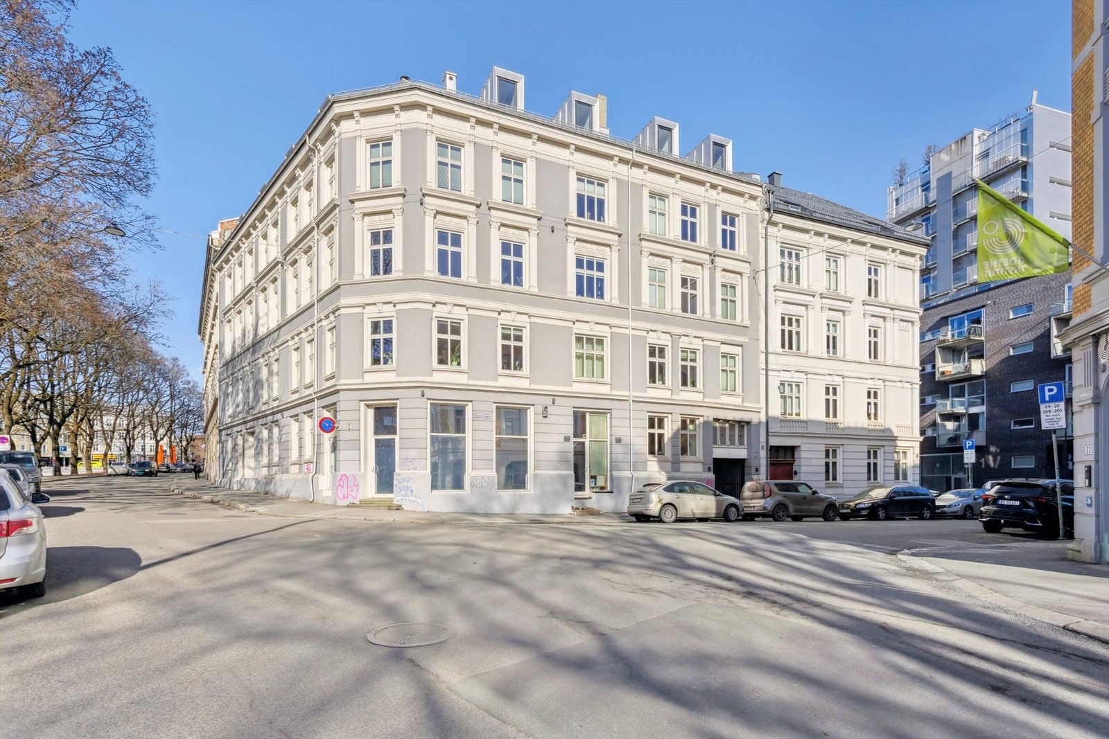 Klassisk bygård fra 1898, beliggende svært sentralt til på populære Alexander Kiellands plass Galleribilde