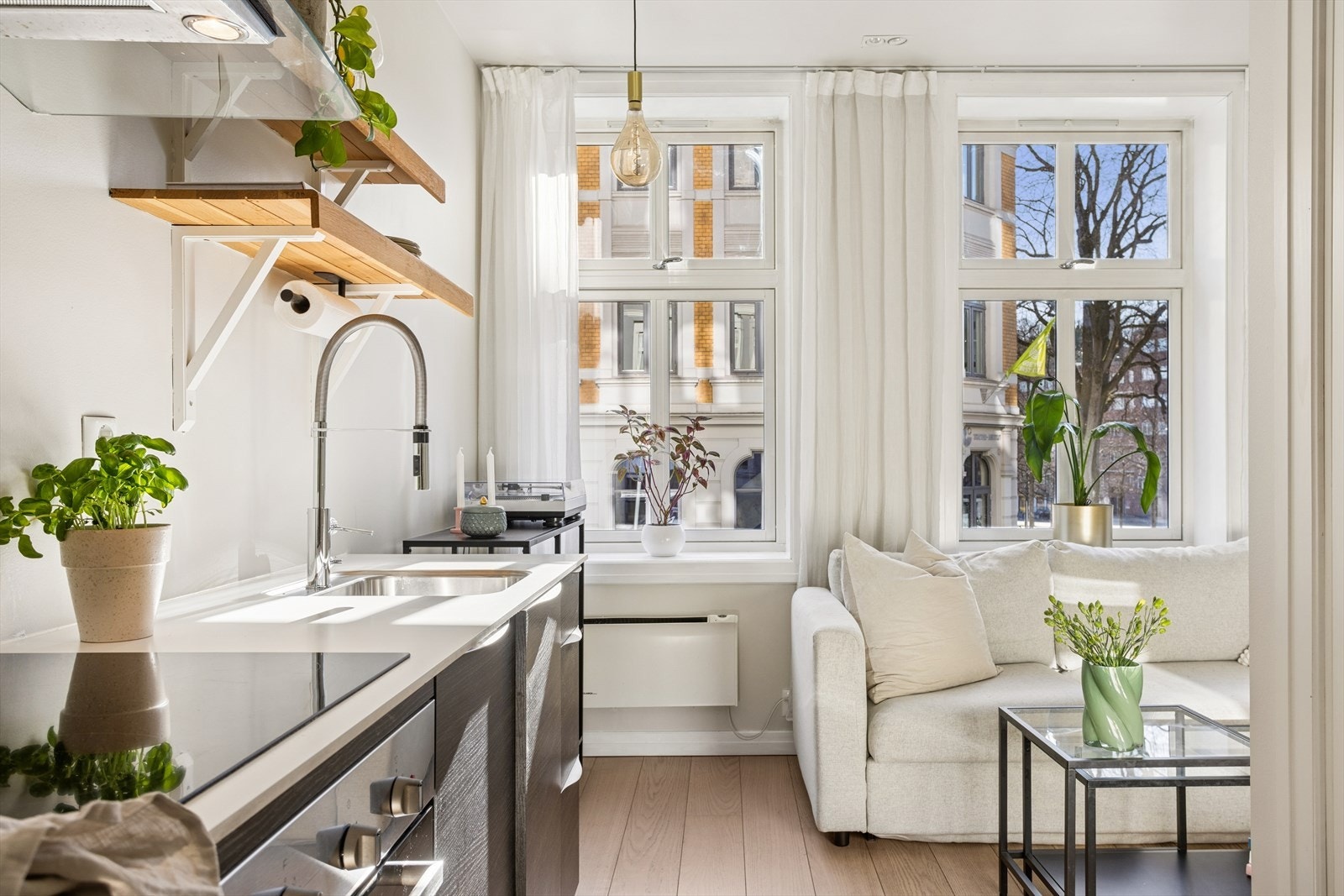 Kaja Olsen v/DNB Eiendom presenterer en nydelig 2-roms beliggende midt på Alexander Kiellands plass! Galleribilde