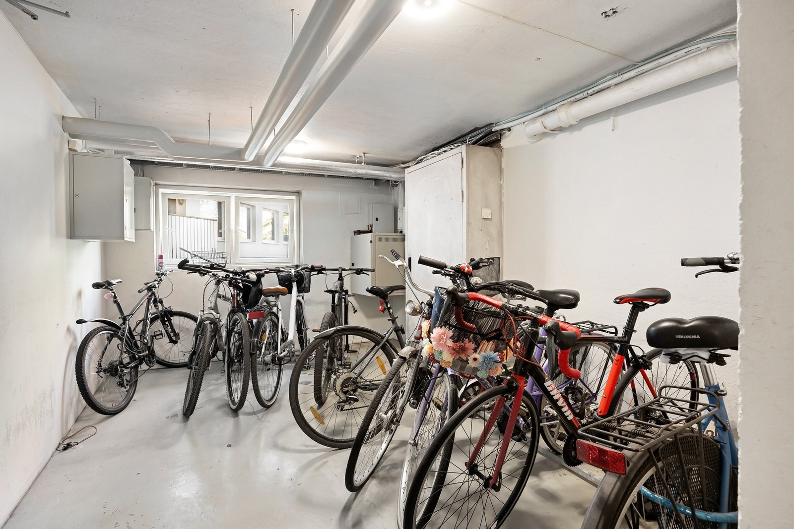 Felles sykkelrom. Galleribilde