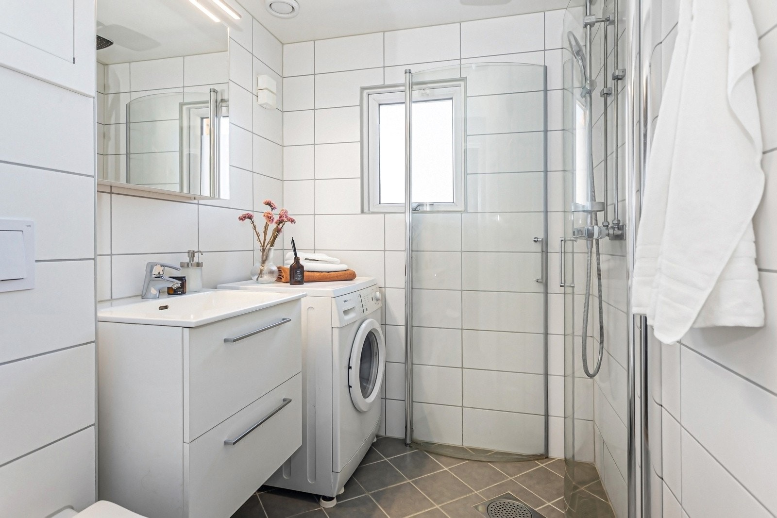 Badet ble totalrehabilitert i regi av borettslaget i 2021 Galleribilde