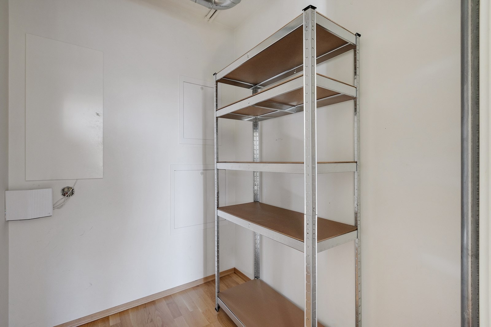 Boligen har rikelig med lagringsplass - her er det bare å pakke ut og gjøre det til ditt eget! Galleribilde