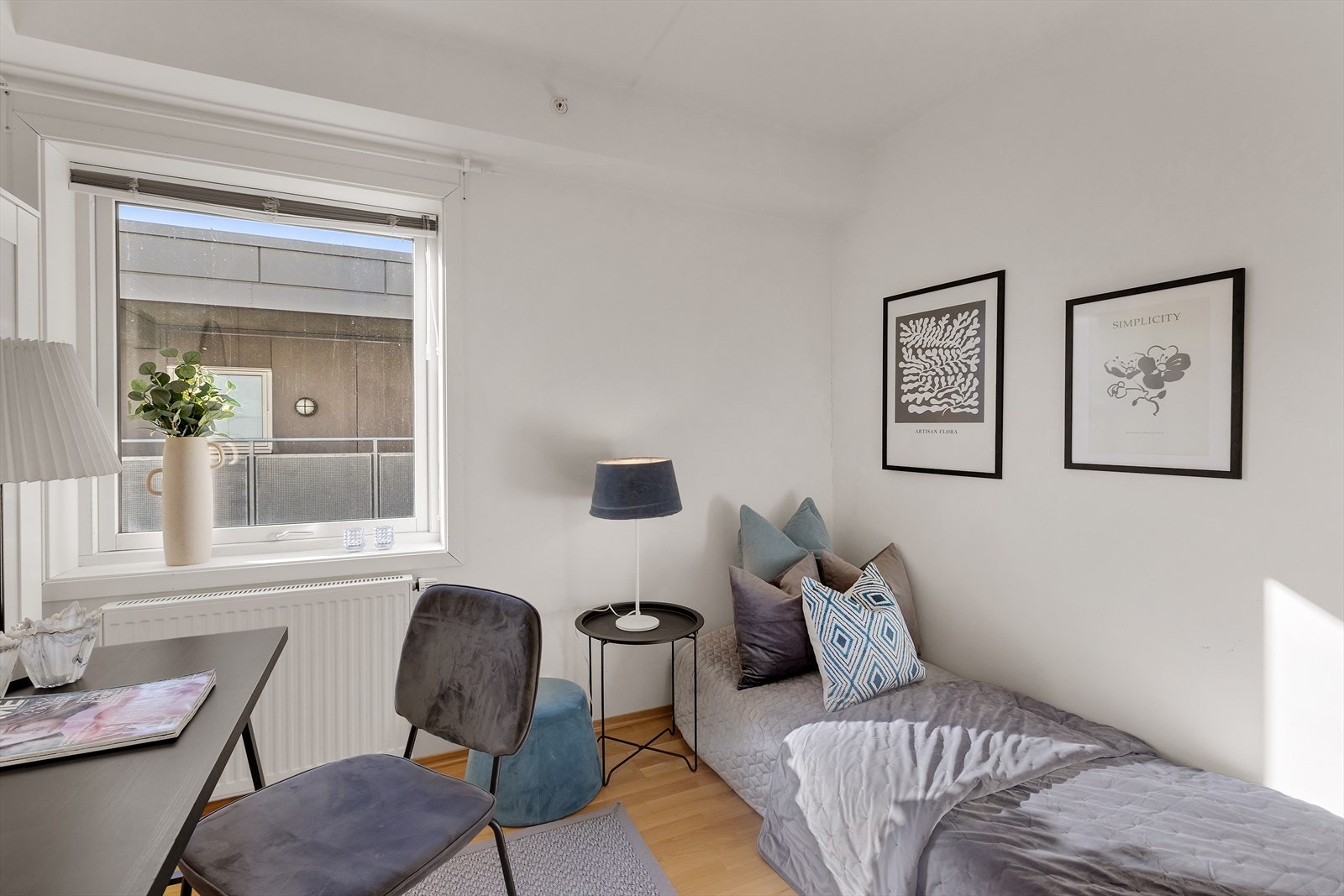 Soverom 2 er også av fin størrelse med plass til både seng, pult og kommode. Galleribilde
