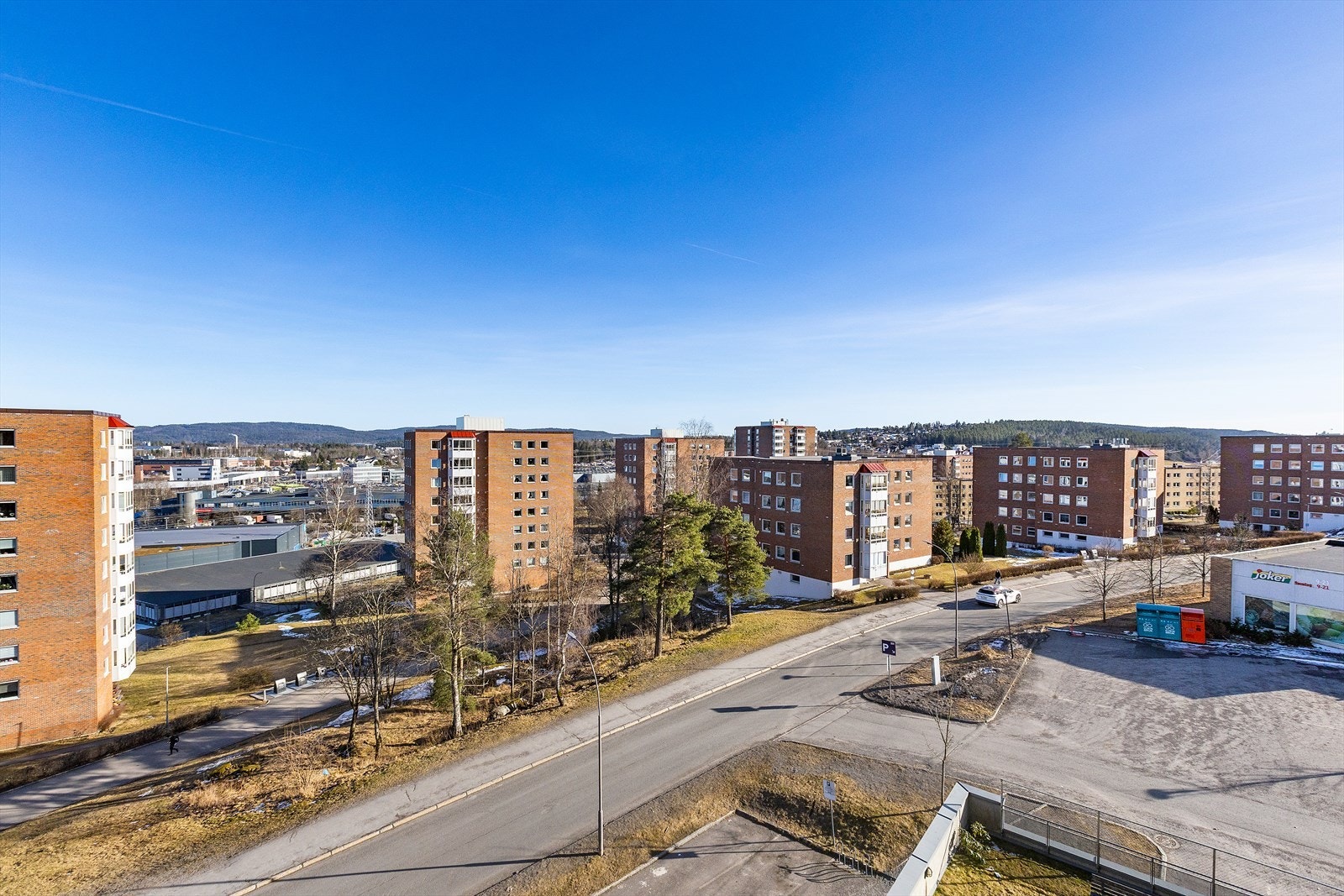 Utsikten fra balkongen - her kan sommeren og solen nytes! Galleribilde