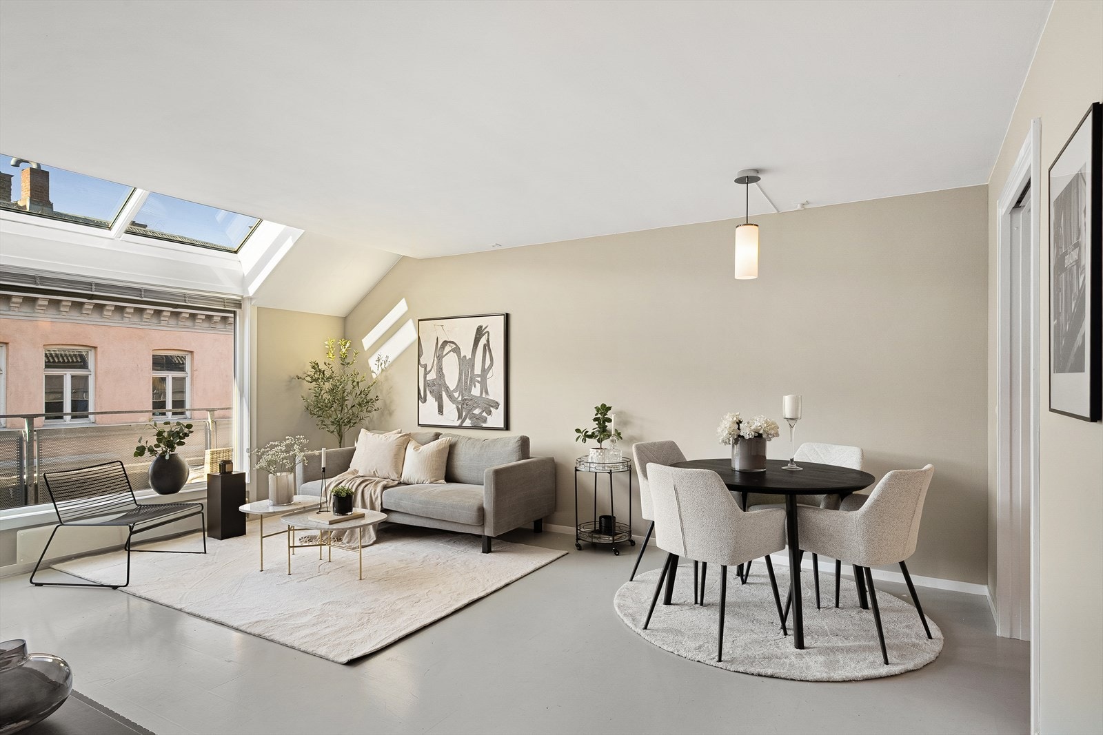 Leiligheten ligger høyt og flott til - med heisadkomst Galleribilde