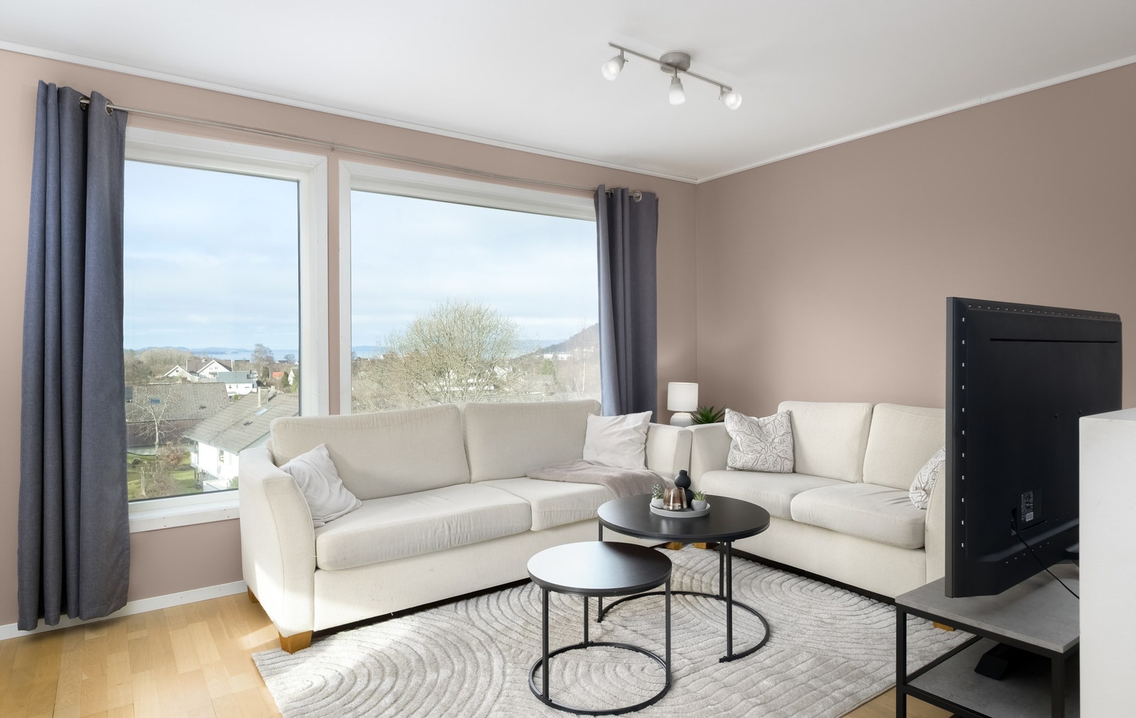 Stue med havutsikt. Galleribilde