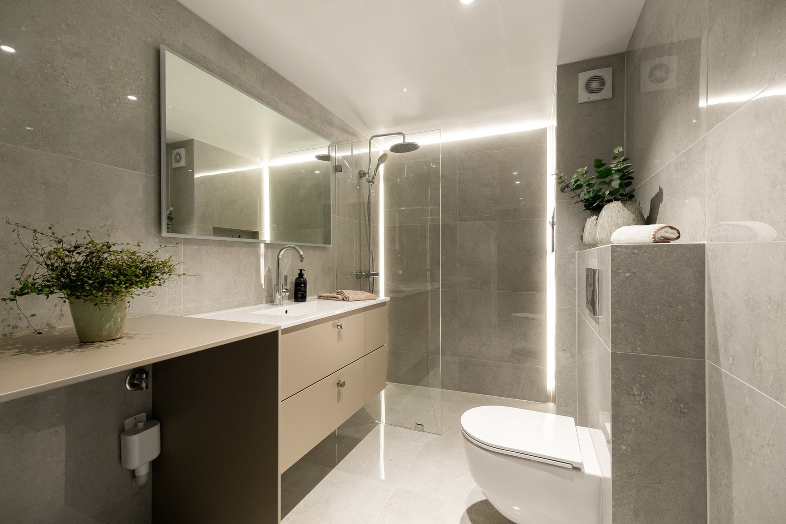 - Lekkert og eksklusivt baderom som gir Spa-følelsen - Galleribilde