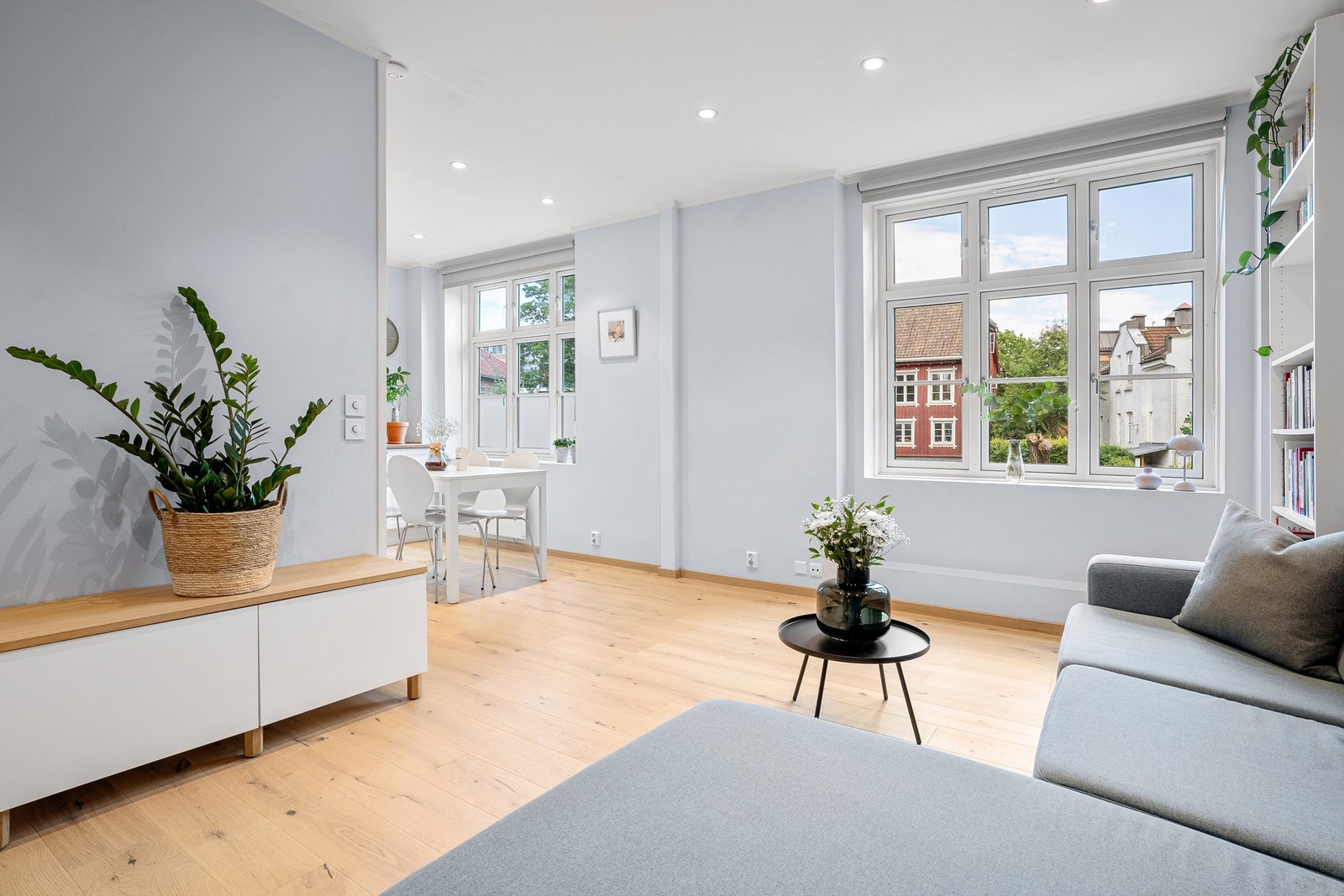 Beliggende i 2.etasje i idylliske Lindern hageby. Galleribilde