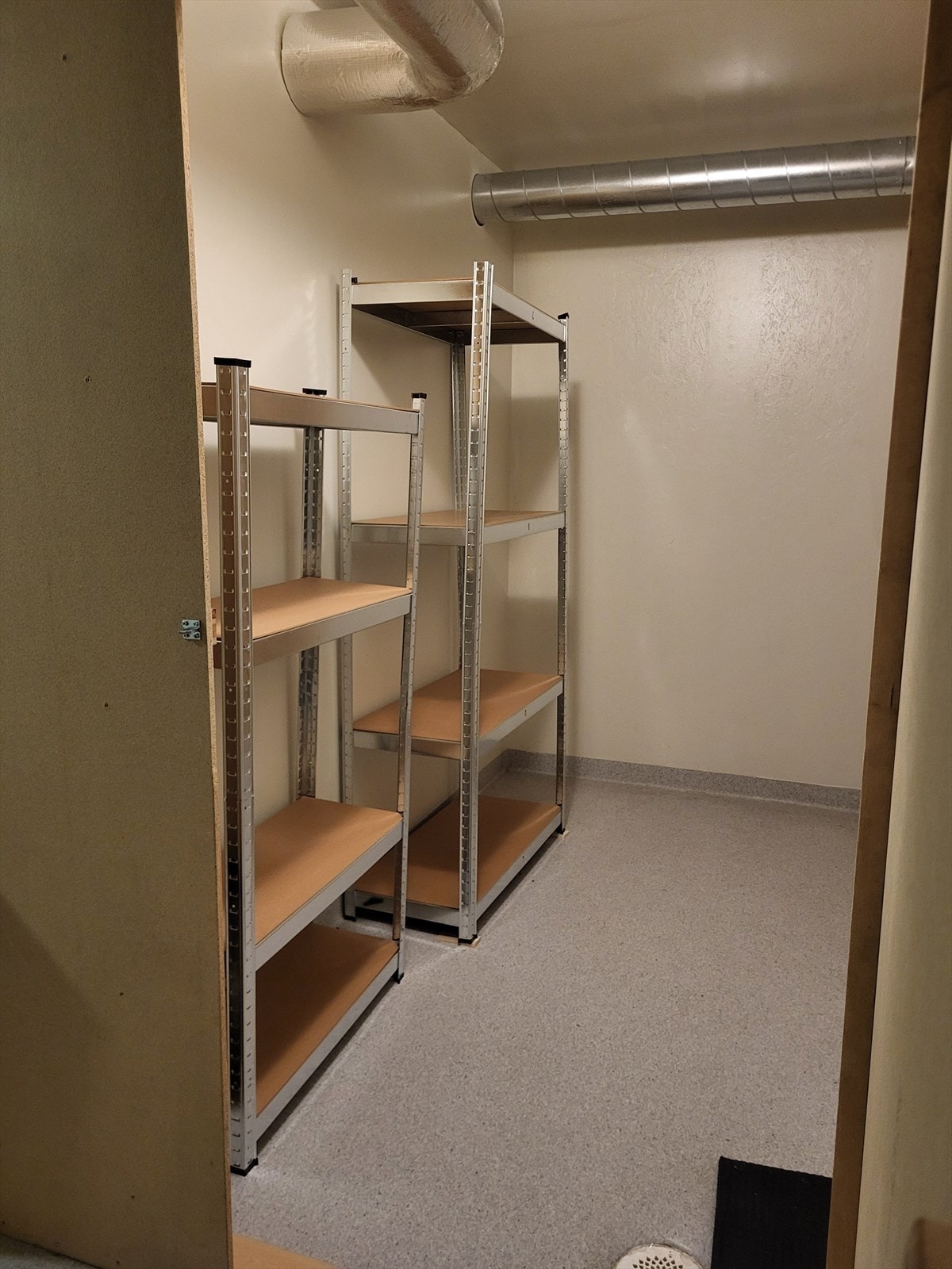 Privat ekstern, tørr og oppvarmet bod, ekstra stor på ca 5 kvm. Galleribilde