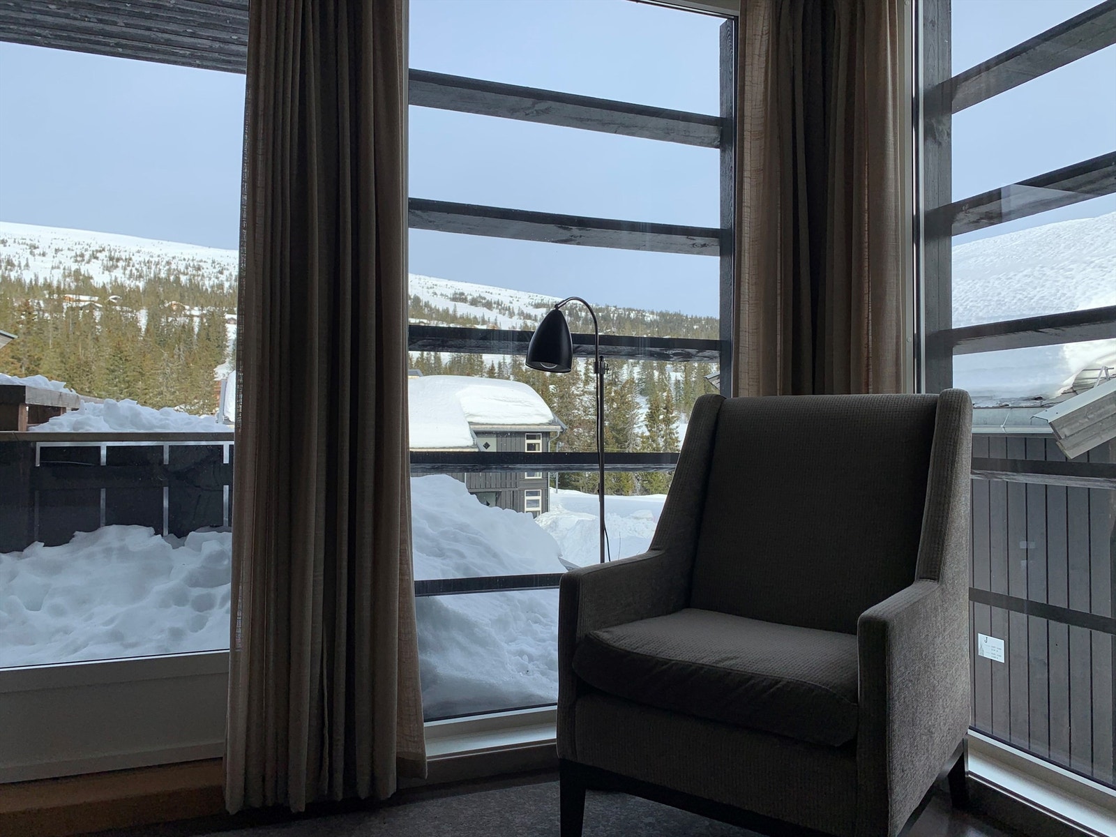 Usjenert beliggenhet og nydelig utsikt mot Fjellheimen og Bøseter Galleribilde