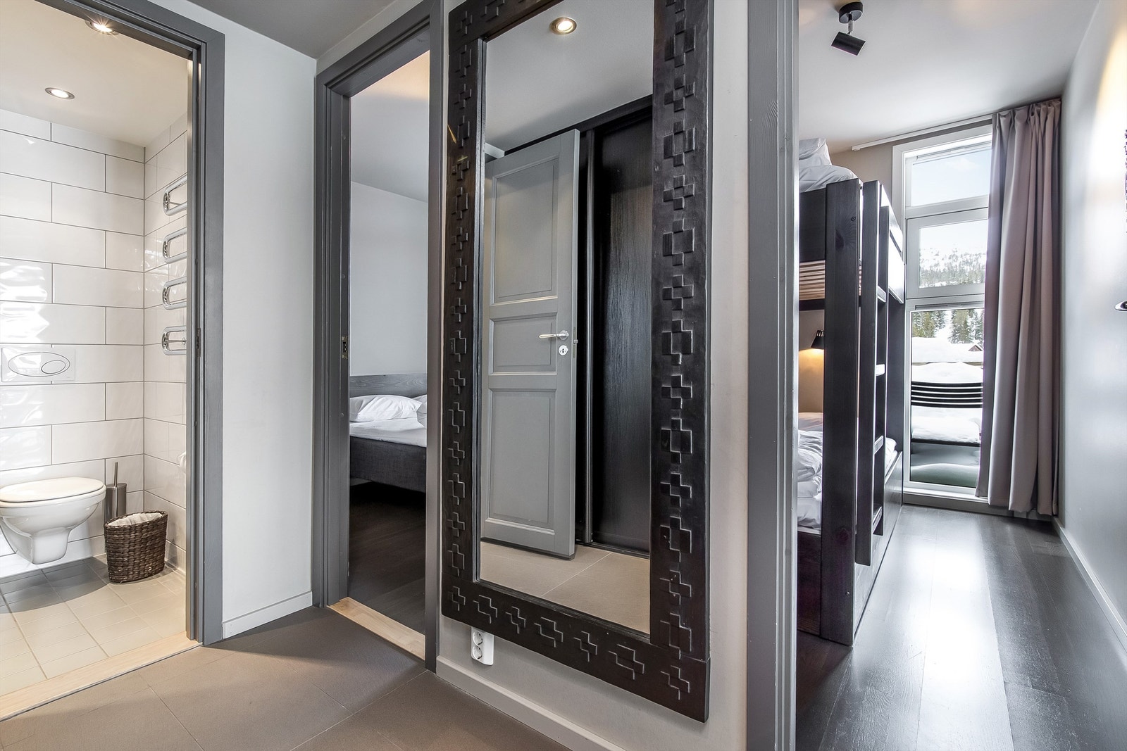 Illustrasjonsfoto - Entré med adkomst til alle rom i leiligheten Galleribilde