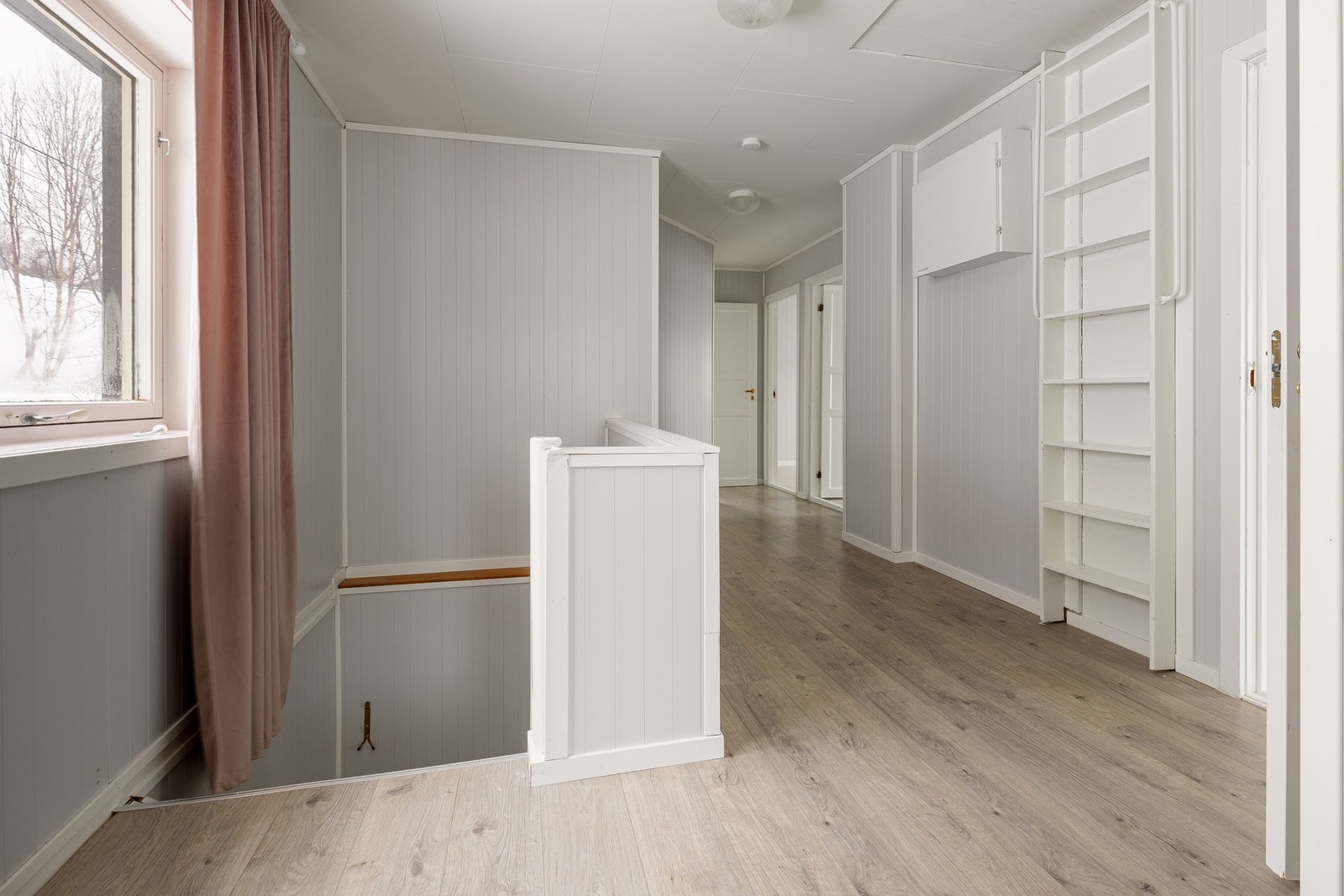 Gang/trapperom 2. etasje Galleribilde