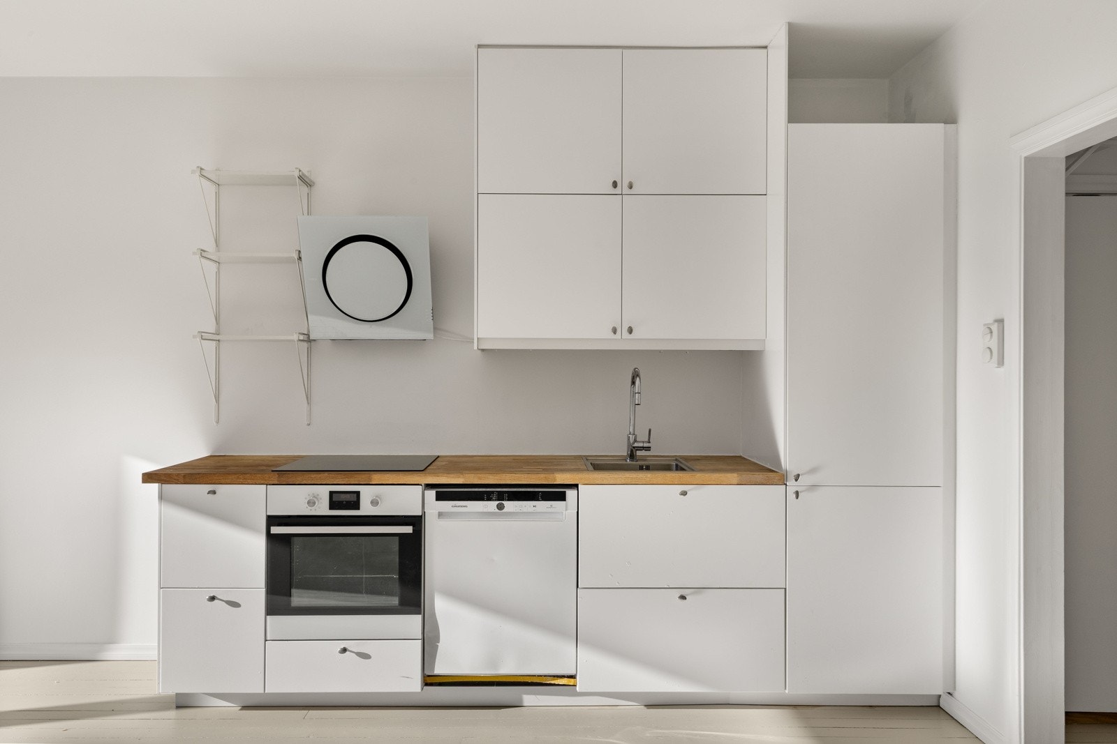 Pent tidløst kjøkken i lys utførelse Galleribilde