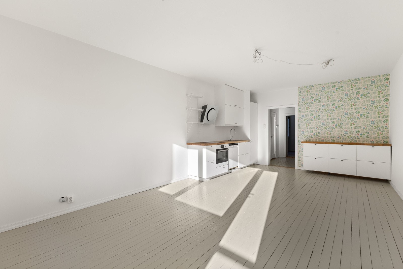 Oppholdsrommene består av kjøkken og stue, som er samlet i en åpen løsning Galleribilde