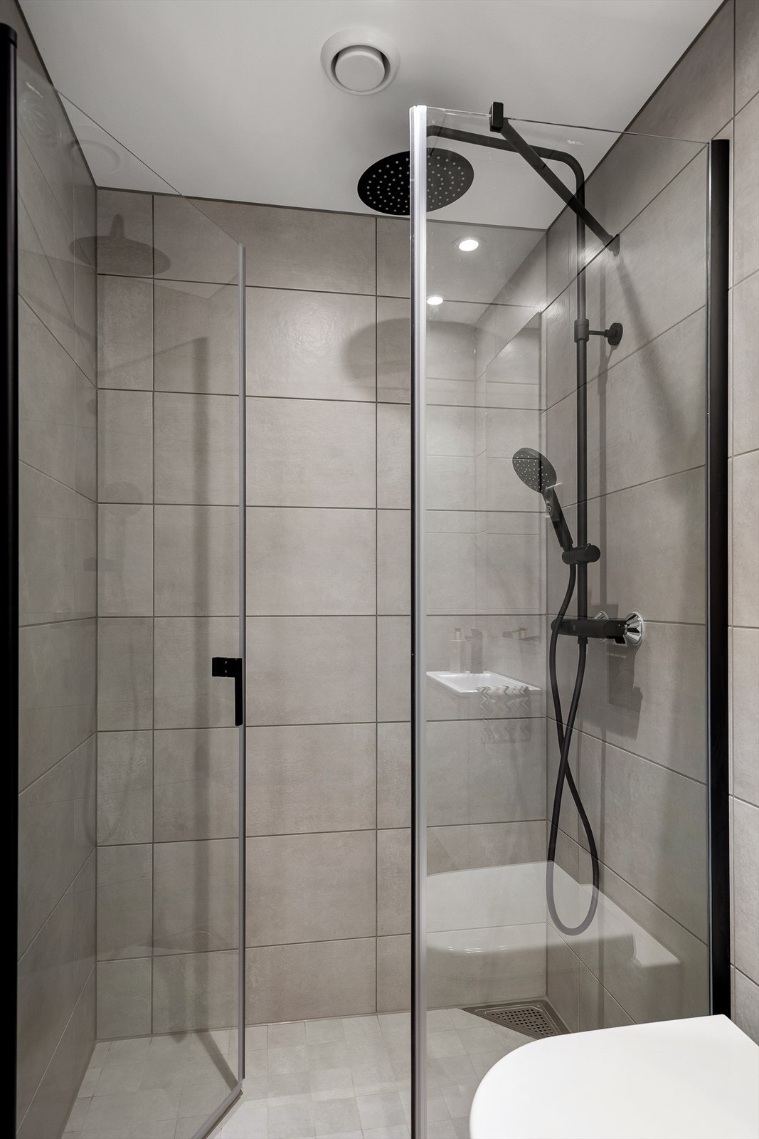 Baderom beliggende i hall/entre. Galleribilde