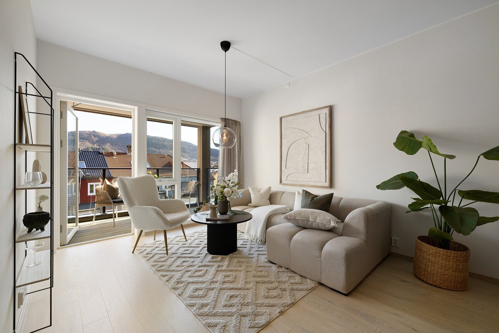 Eiendomsmegler Vest v/Elida Waage har stor glede av å presentere Løbergsveien 95E! Galleribilde