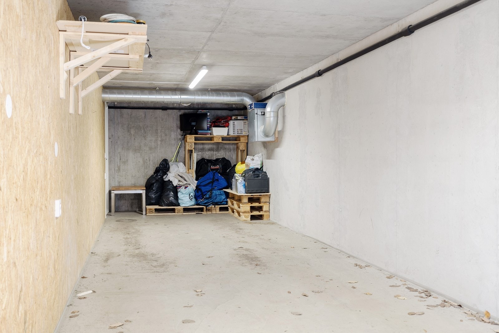 Garasjen finner man i byggets underetasje og er på 34 kvm med mulighet for plass til 2 biler. Galleribilde