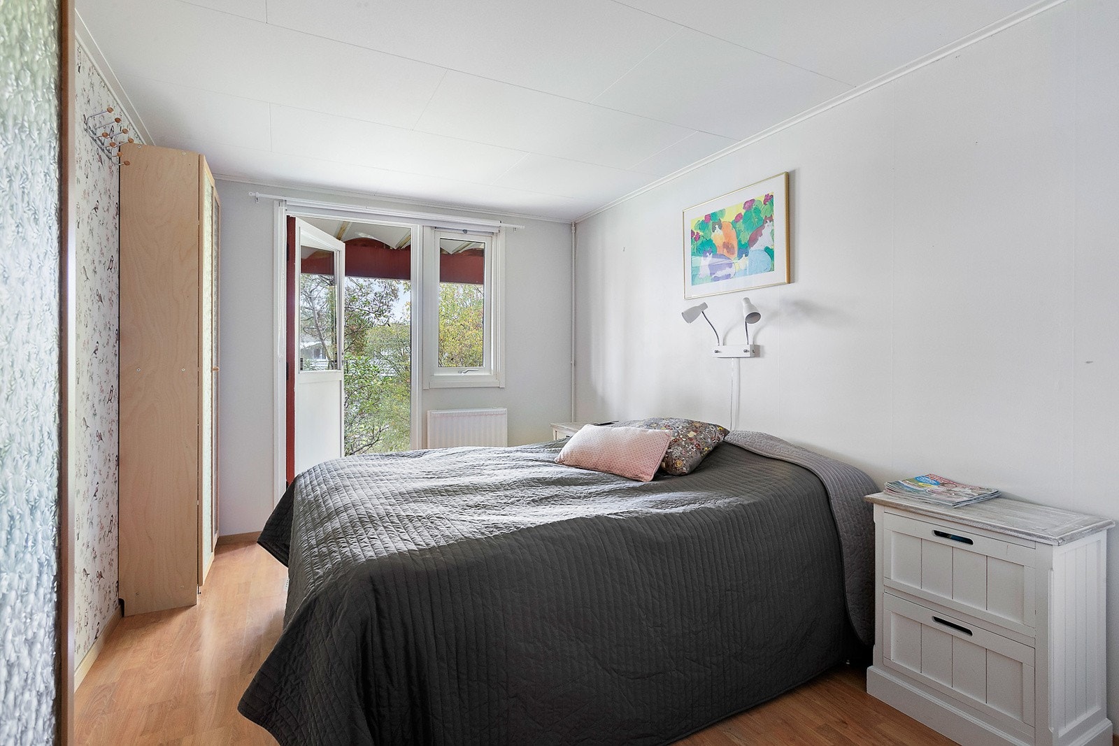 Hovedsoverom med utgang til hagen Galleribilde