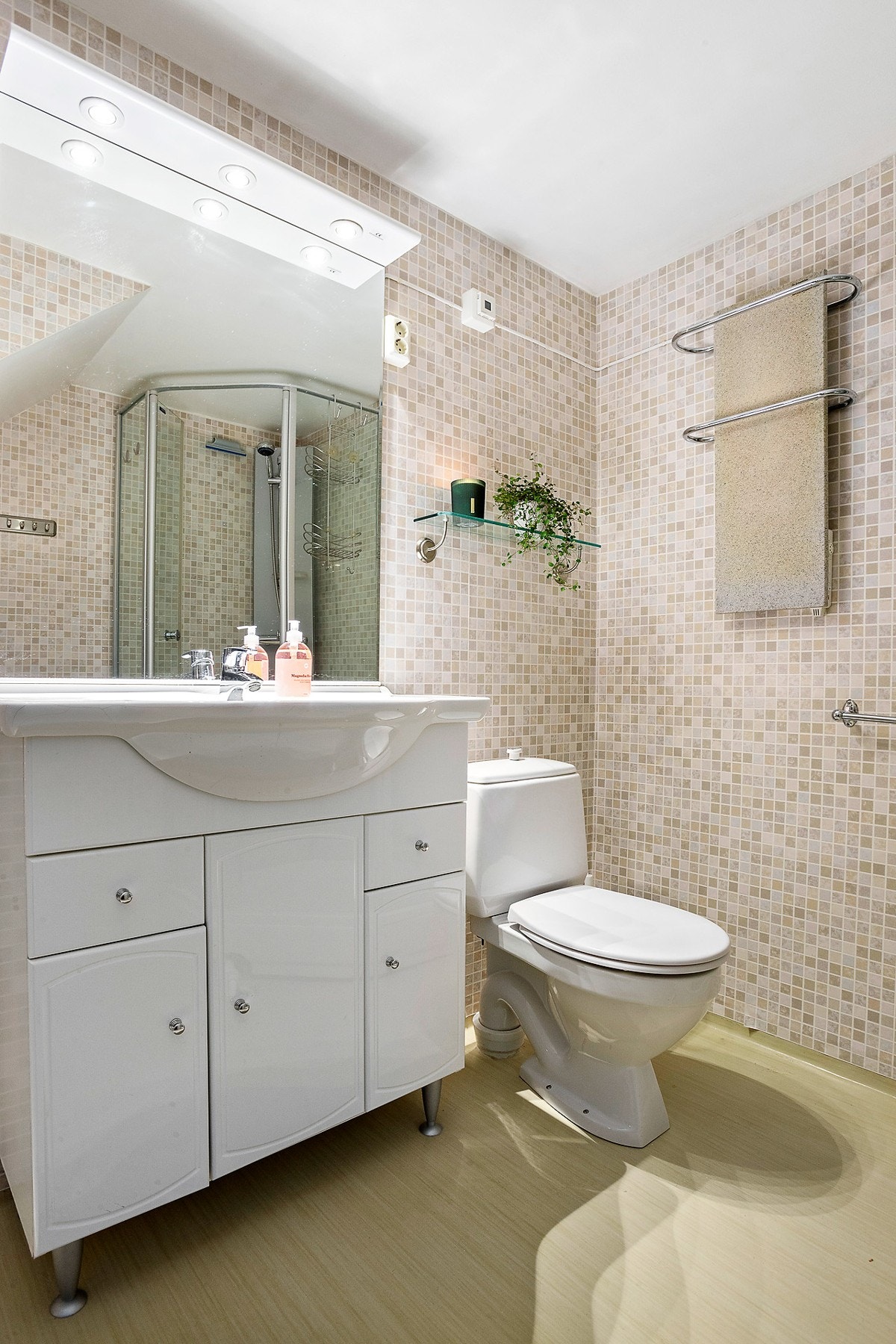 Innredning med mye plass og lys Galleribilde