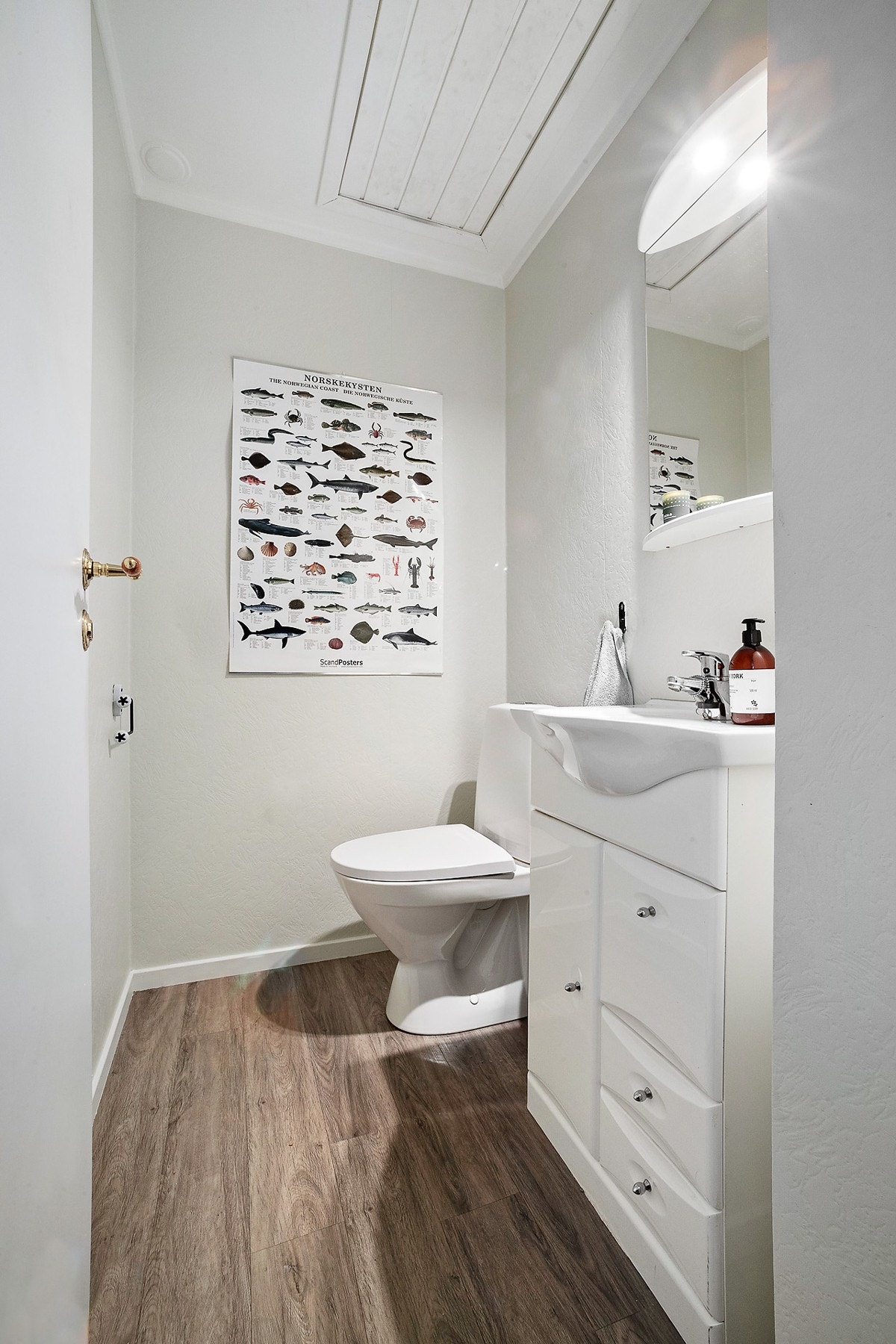 Toalett med tilgang til loft Galleribilde