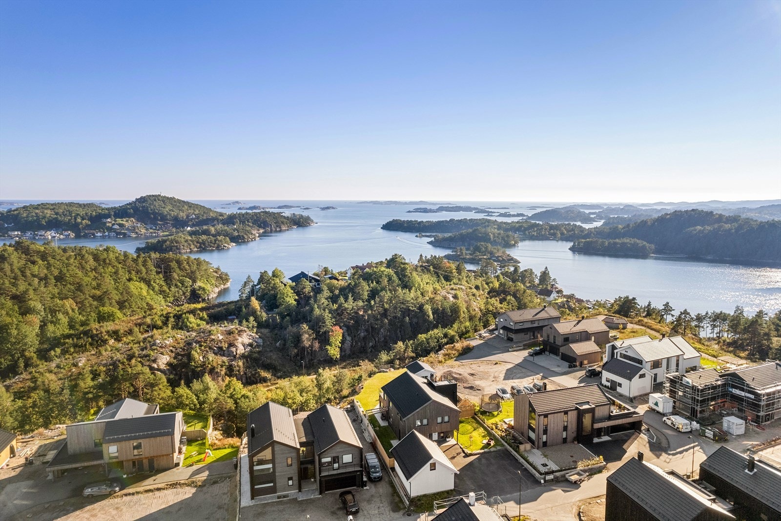 Utsikt over Søgnes vakre skjærgård, her ser du populære Okse til venstre Galleribilde