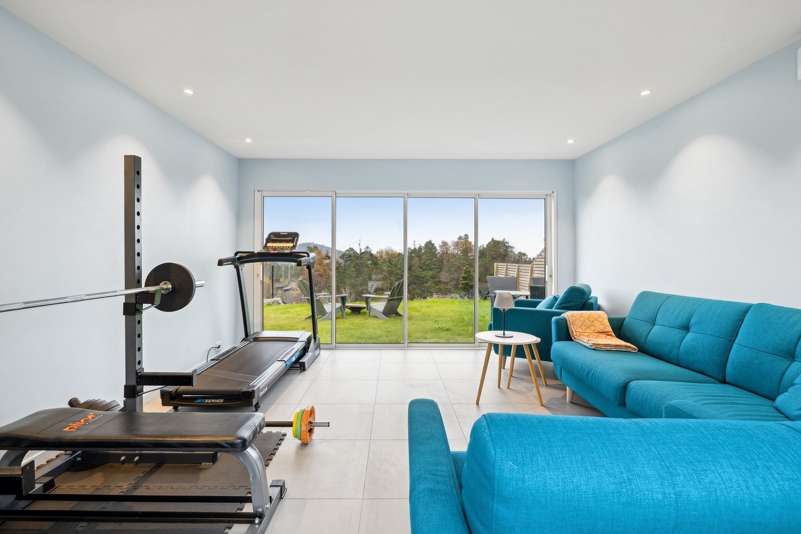 Hagestuen kan innredes etter ønske, enten du ønsker treningsrom eller en hyggelig utestue Galleribilde