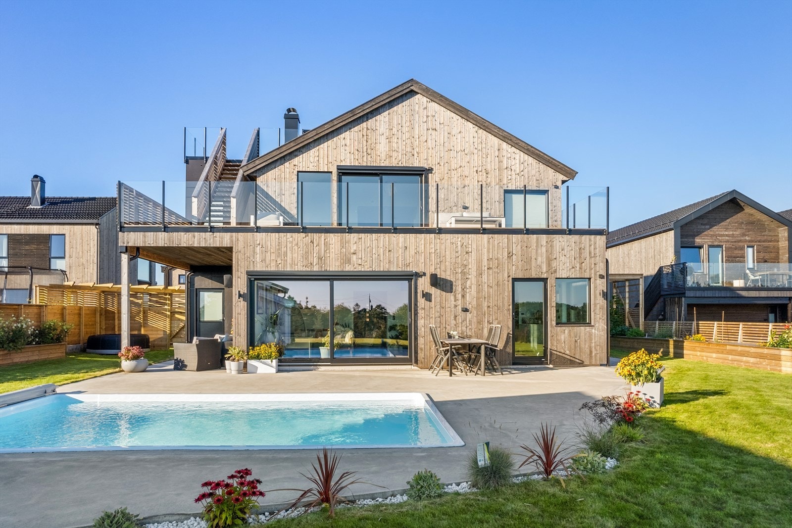 Elektrisk solskjerming på skyvedørene! Galleribilde