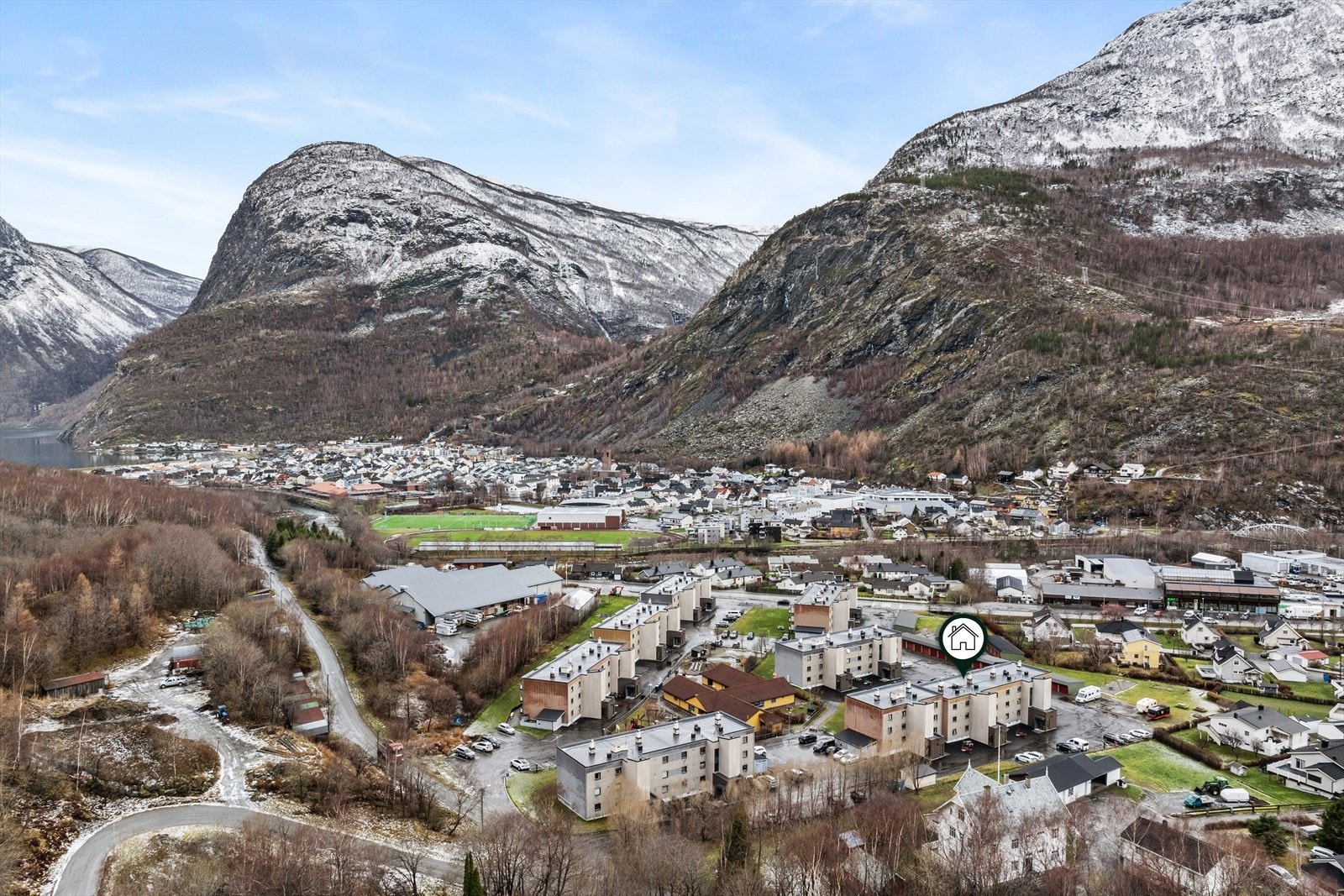 Kort gåavstand til barnehage, barne og ungdomsskule. Galleribilde
