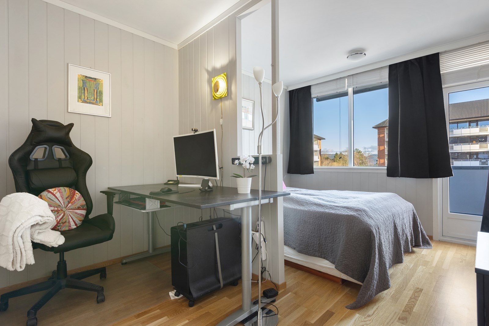 I tillegg har leiligheten flere gode oppbevaringsmuligheter med en bod på balkongen, en bod i oppgangen og to kjellerboder. Galleribilde