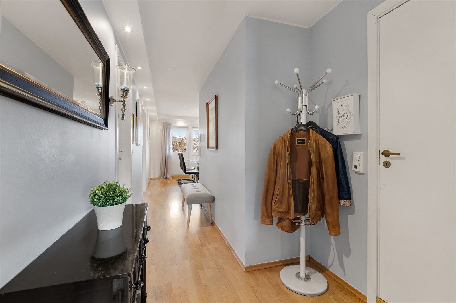 Entré med ulike oppbevaringsmuligheter Galleribilde