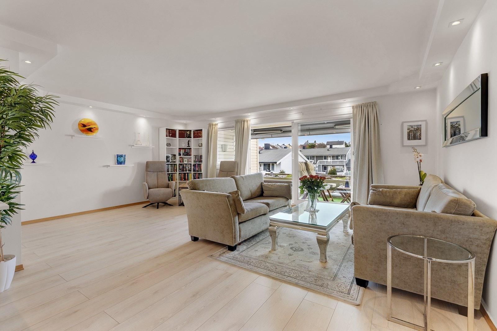 Velkommen til Manglerudveien 118 presentert av Kenny Nguyen v/Nordvik Eiendomsmegling! Galleribilde