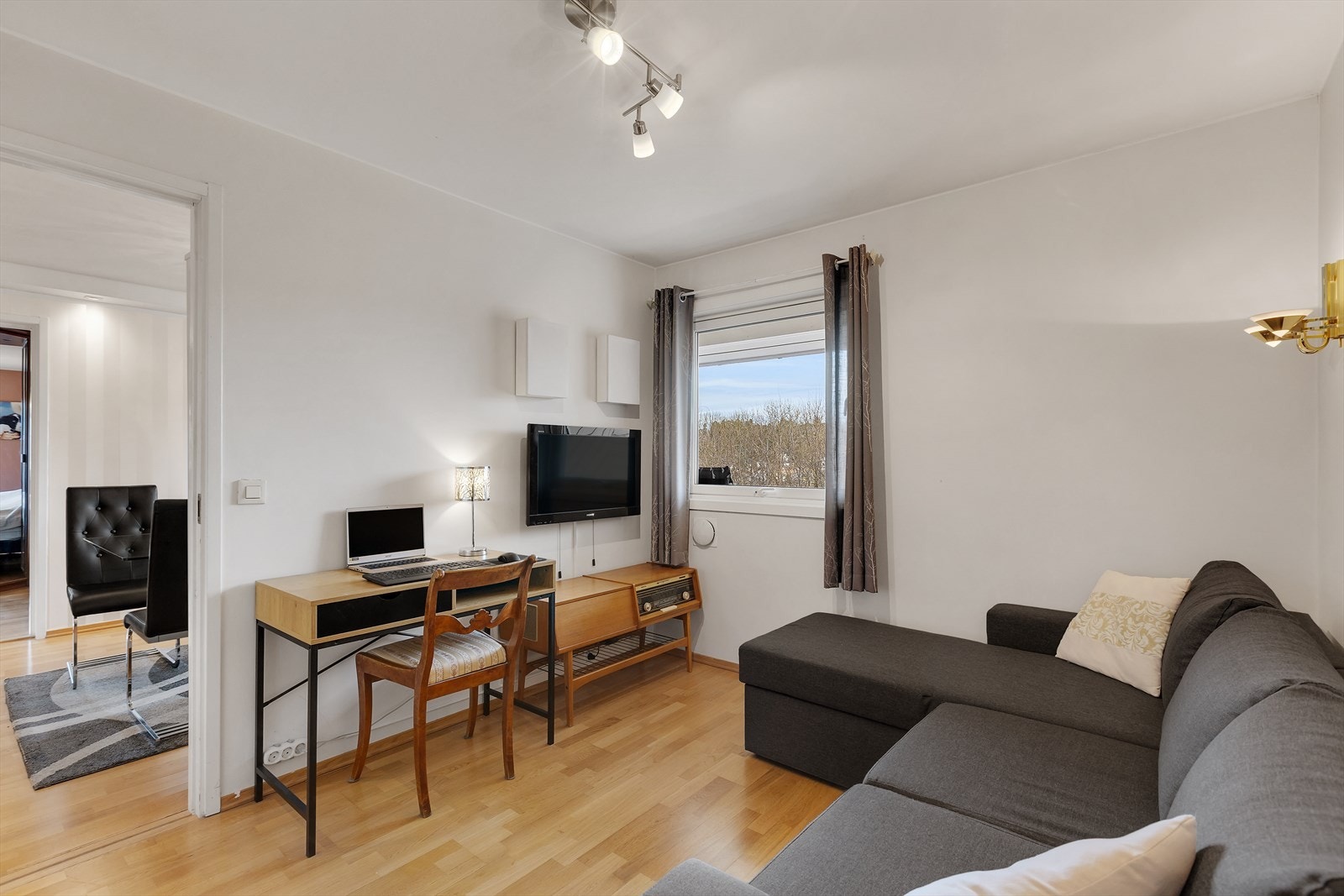 Soverom som i dag benyttes som gjesterom og kontor Galleribilde