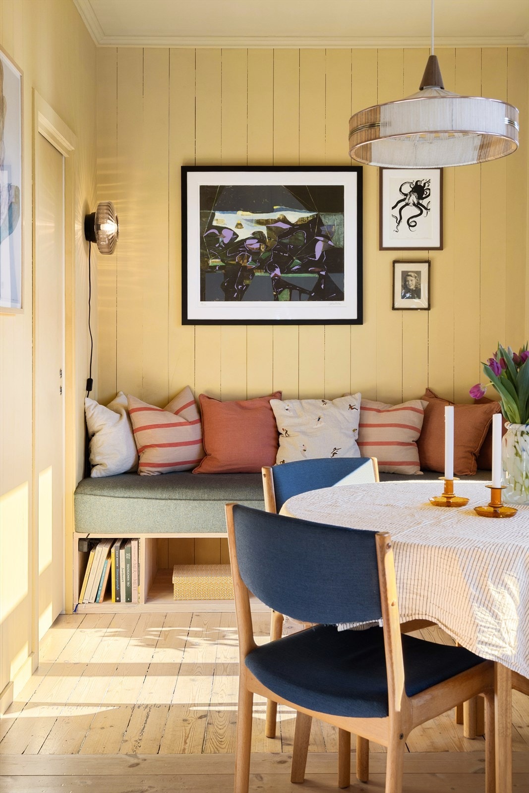 Leiligheten har flere soner over to plan. Galleribilde