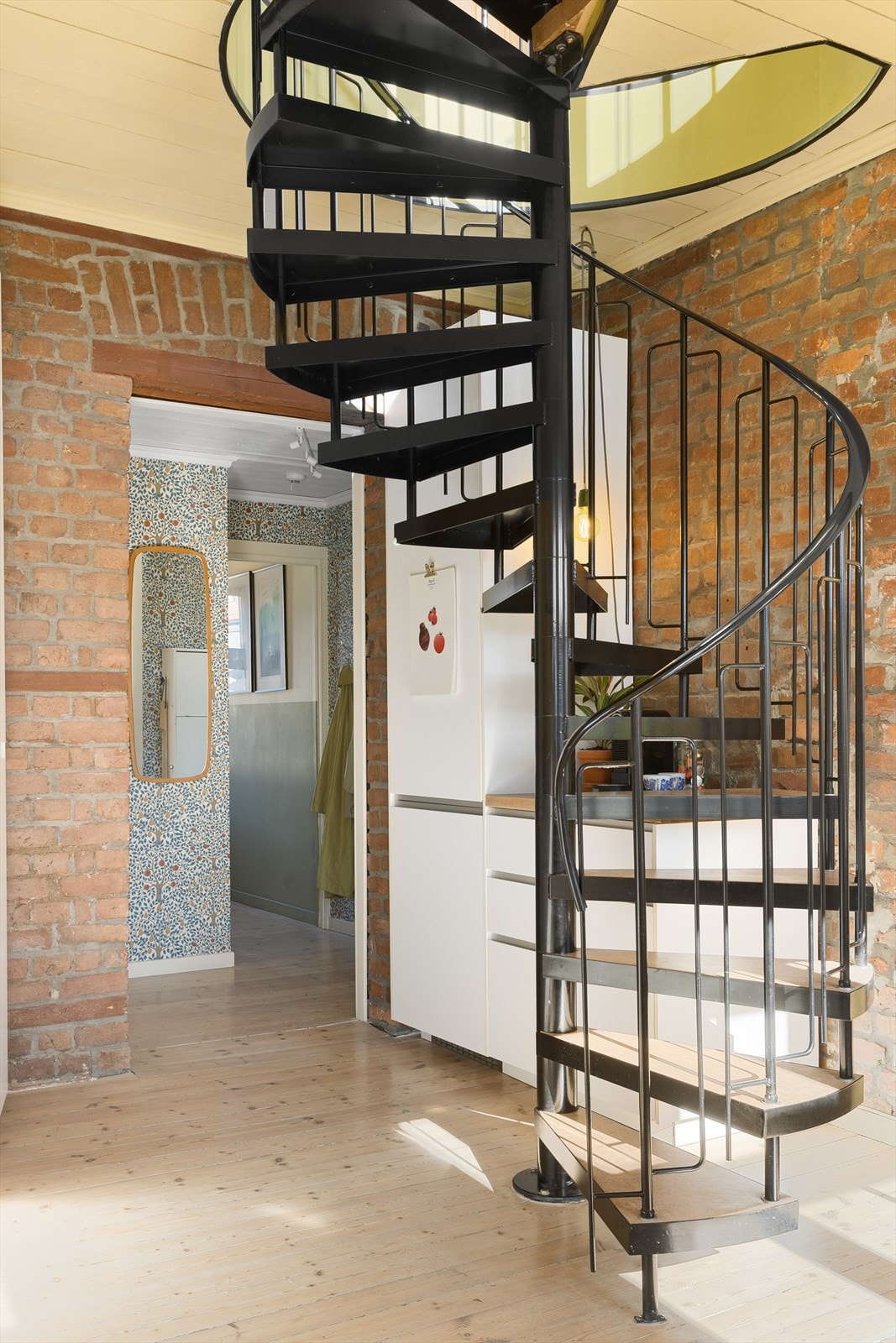 Klassiske detaljer er gjennomgående i hvert rom som gjør at leiligheten har et ekstra særpreg. Galleribilde