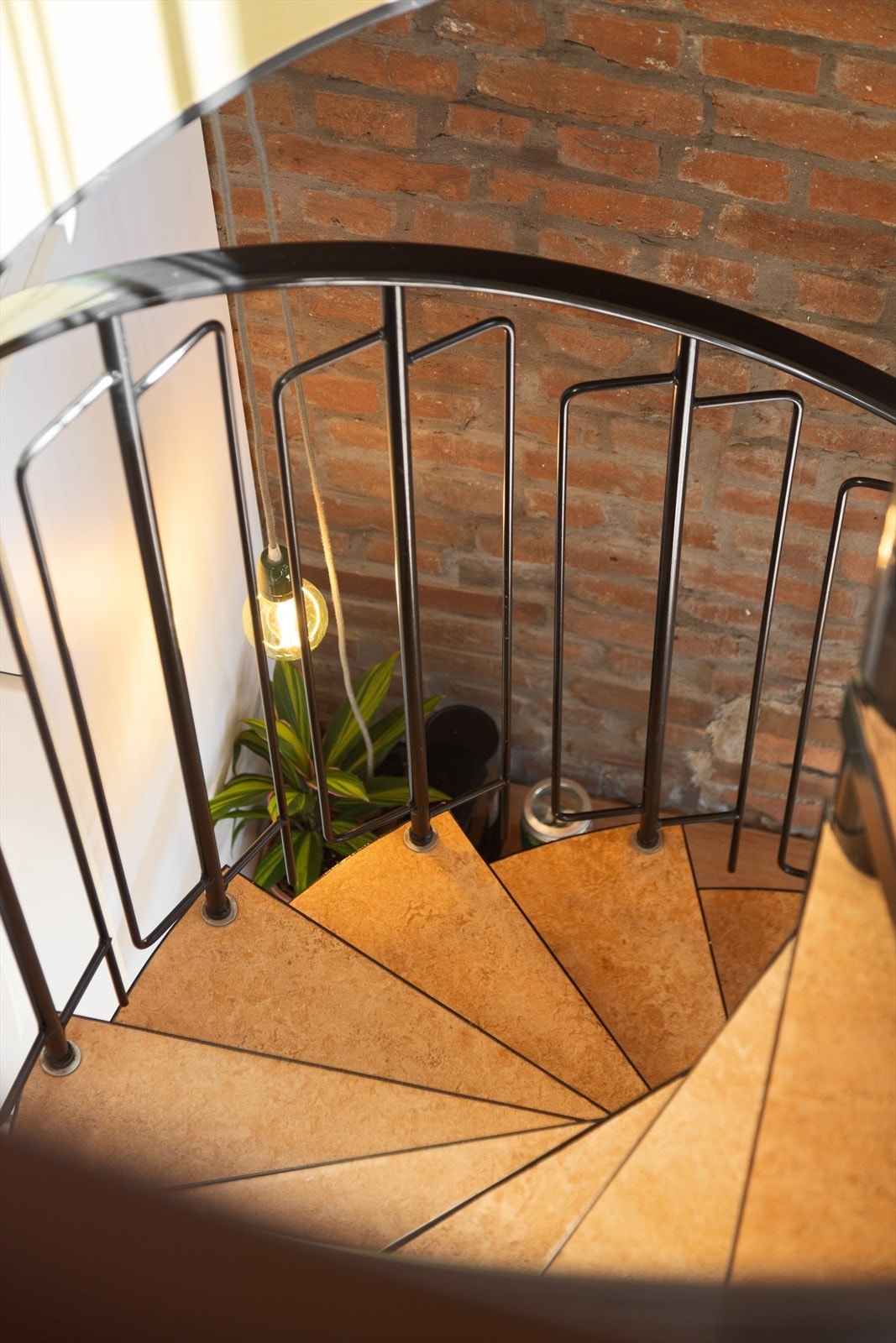 Spiraltrapp mellom etasjene. Galleribilde