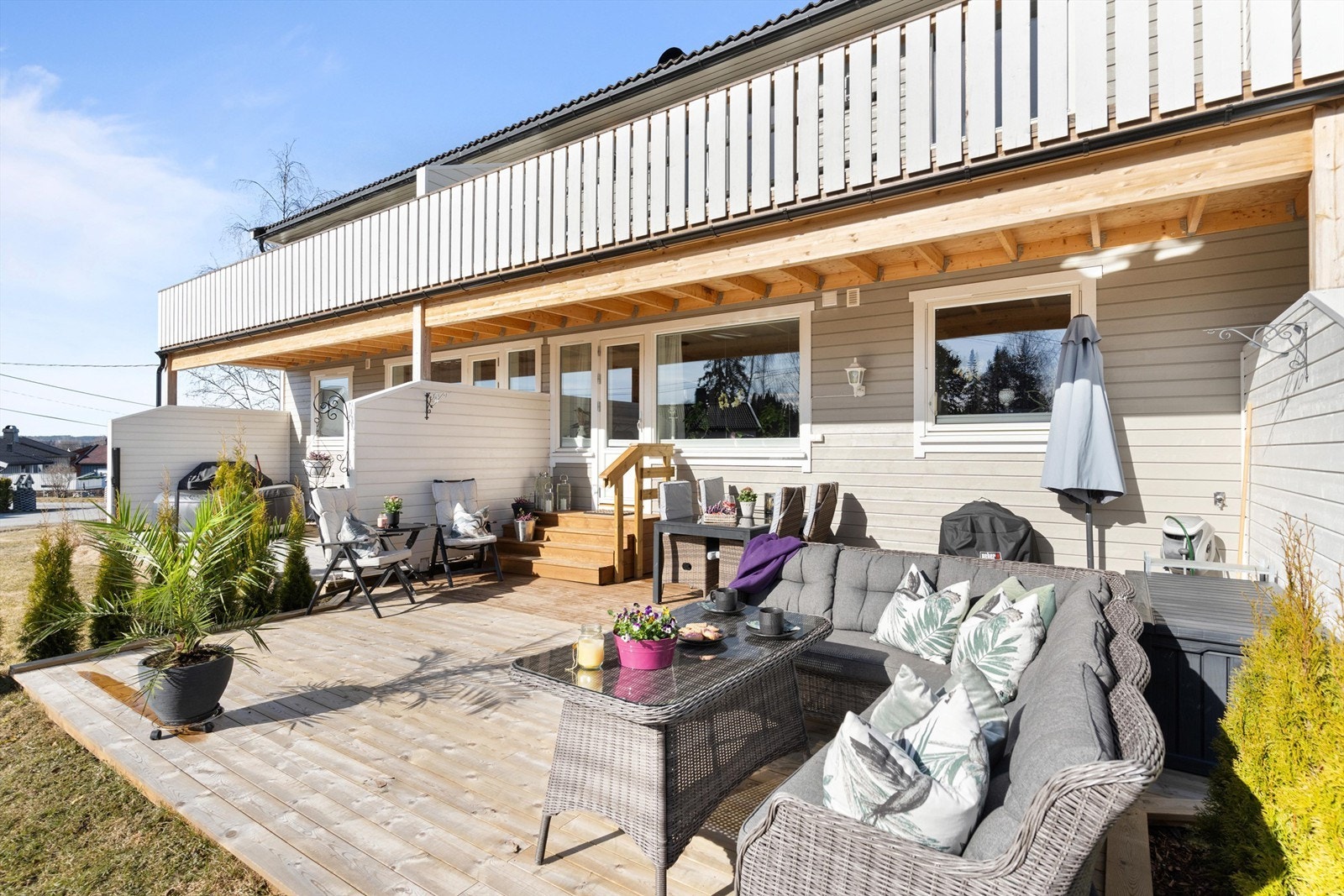 Runnisvingen 3 er et koselig, moderne og romslig rekkehus i populært boområde. Galleribilde
