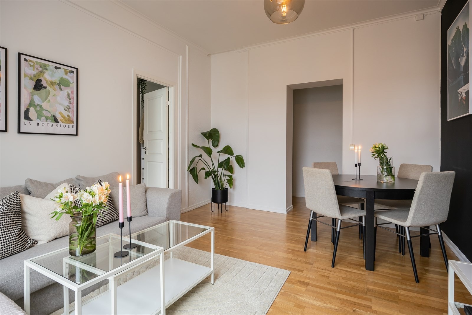 Her bor du med umiddelbar nærhet til NTNU Gløshaugen, Helgasetr, St. Olavs og NTNU Handelshøyskolen, samt kort vei til Trondheim sentrum med "alt" av fasiliteter. Galleribilde