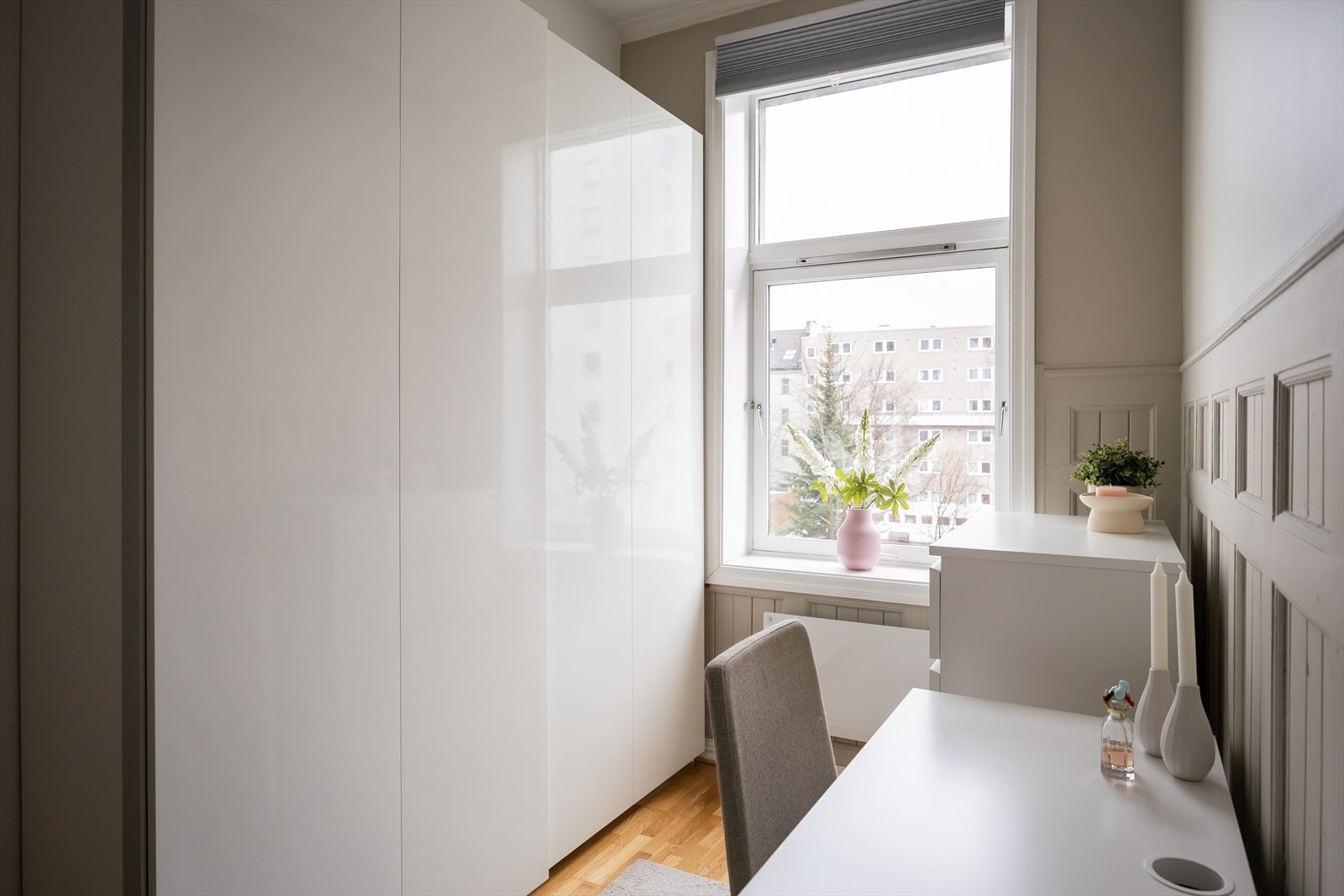 Det er garderobeskap i alle soverommene i leiligheten, og alle disse medfølger handelen. Galleribilde