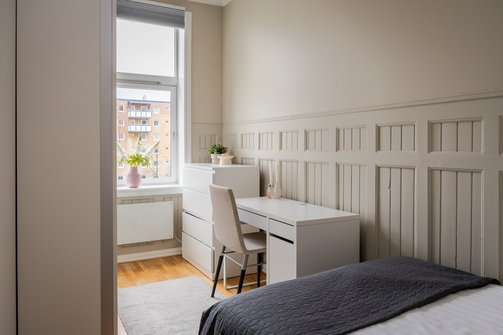 De ekstra soverommene egner seg godt som kontor, gjesterom eller til utleie. Galleribilde