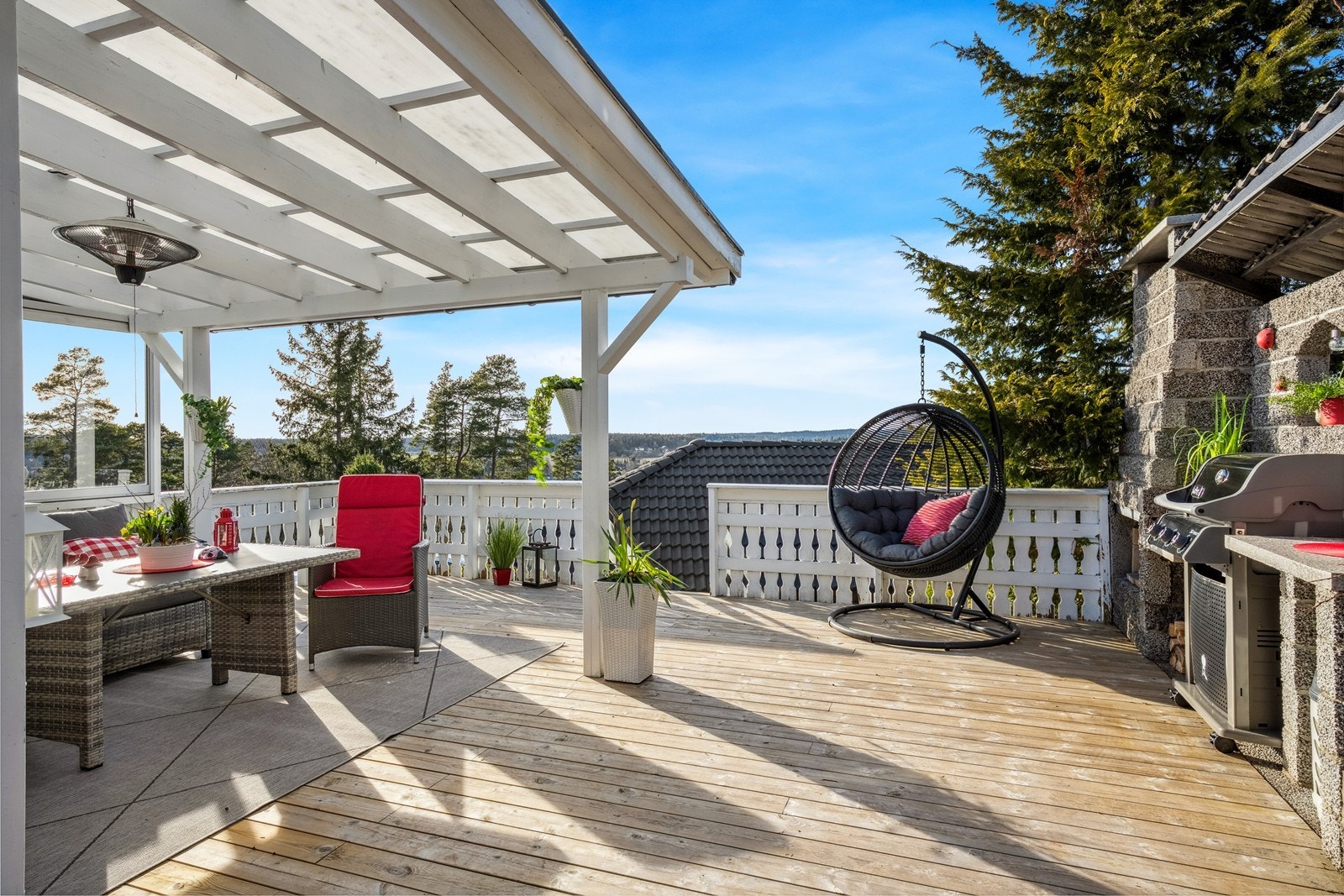 Hyggelig overbygget uteplass Galleribilde