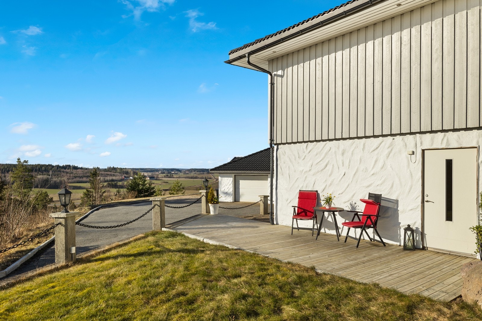 Sydvestvendt platting med gode solforhold Galleribilde