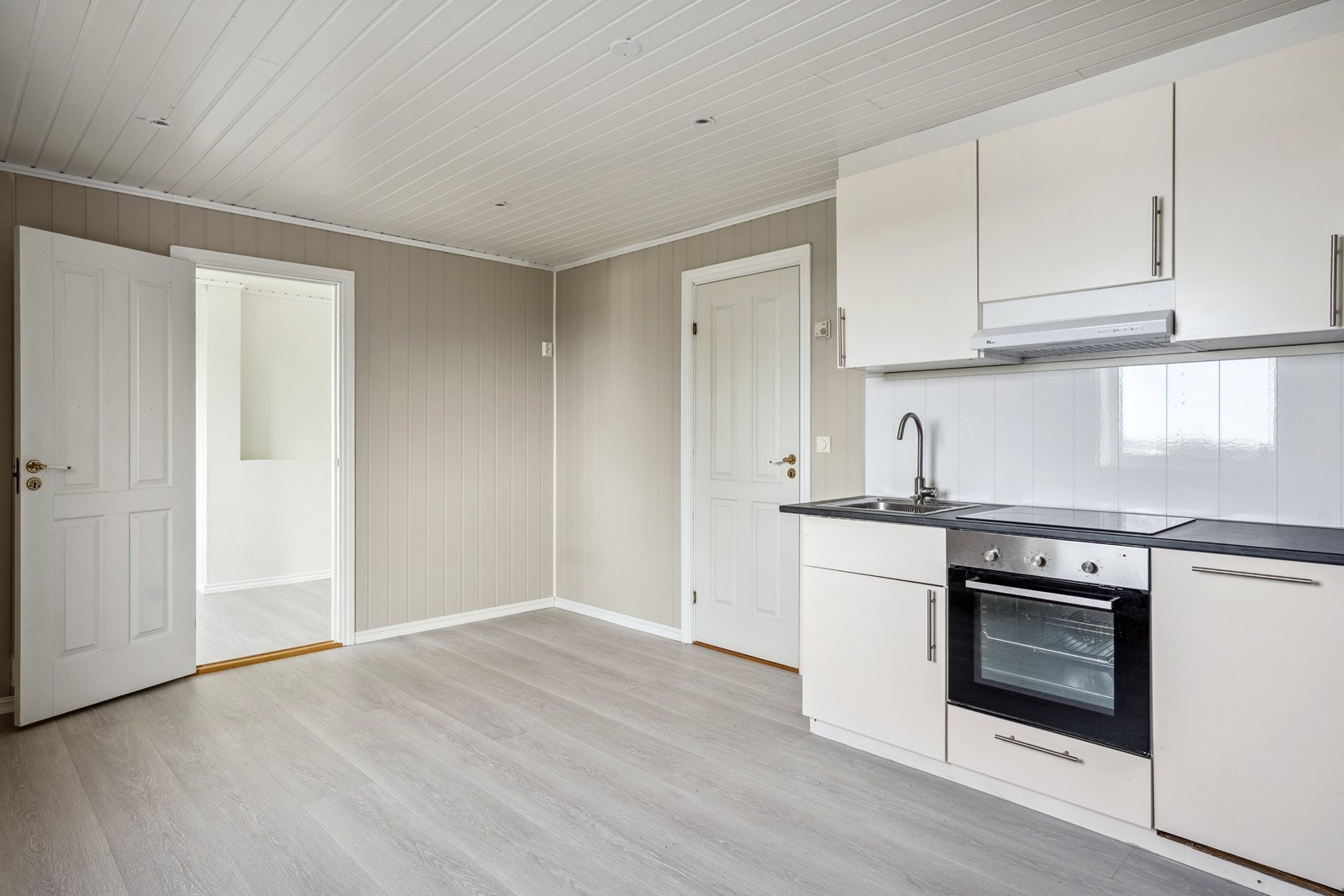 Kjøkken i hybel i underetasje Galleribilde