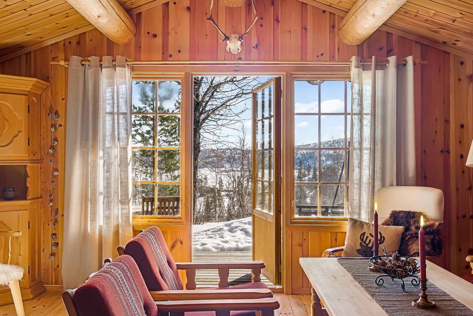 Ei lita hytte med en ideell beliggenhet Galleribilde