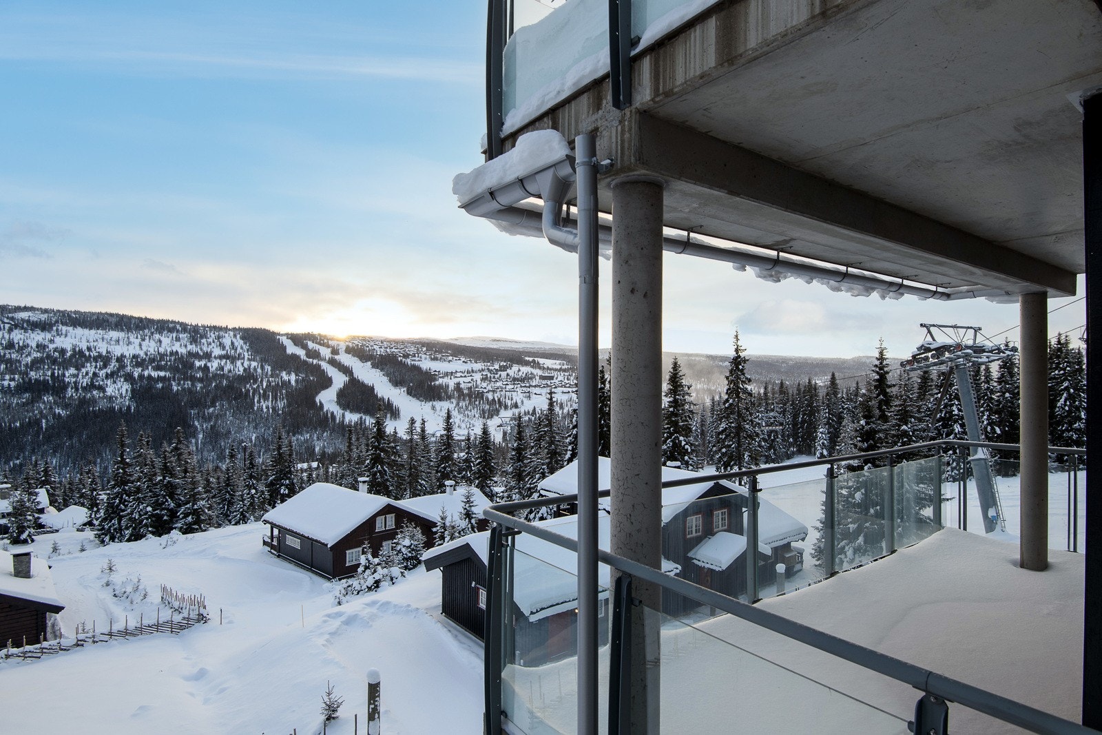 Fantastisk utsikt fra den vestvendte balkongen. Galleribilde